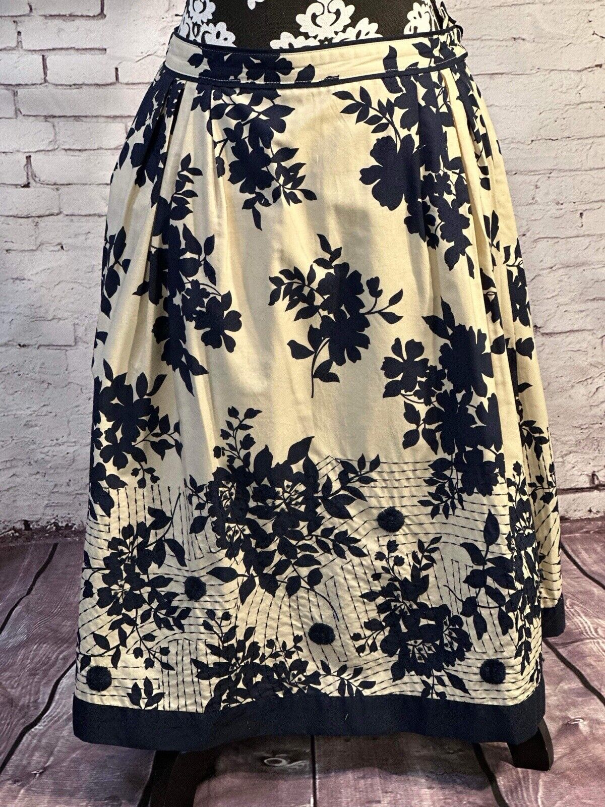 Coldwater Creek cotton Beige Navy Floral Skirt Size Small WCLTH