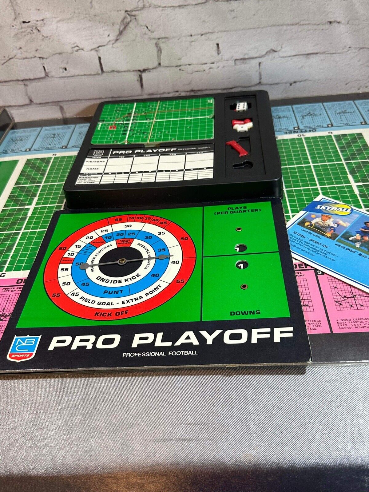 Vintage Toy Hasbro 4105 PRO PLAYOFF Professional Football NBC Board Game VGM