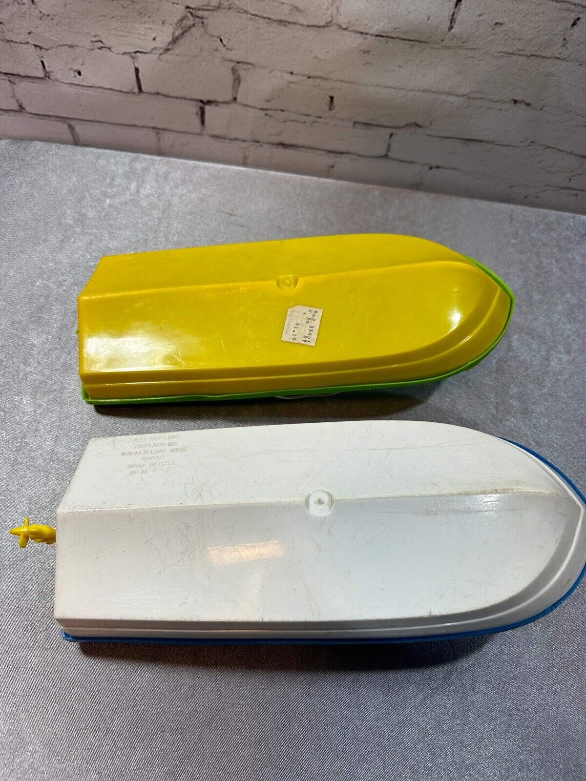 2 VTG GAY TOYS PLASTIC FISHING SPEED BOAT INBOARD USA GREEN & BLUE VTY 004