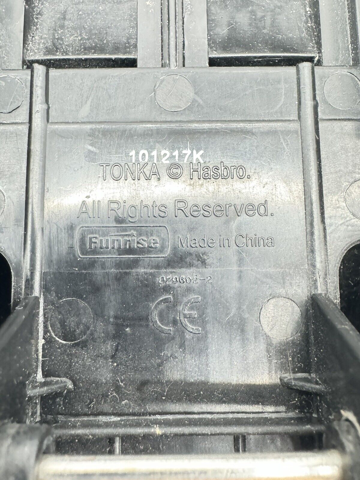 Funrise Hasbro Tonka 8.25" Extended Cab Blue Wave Graphic Pickup Truck Toy