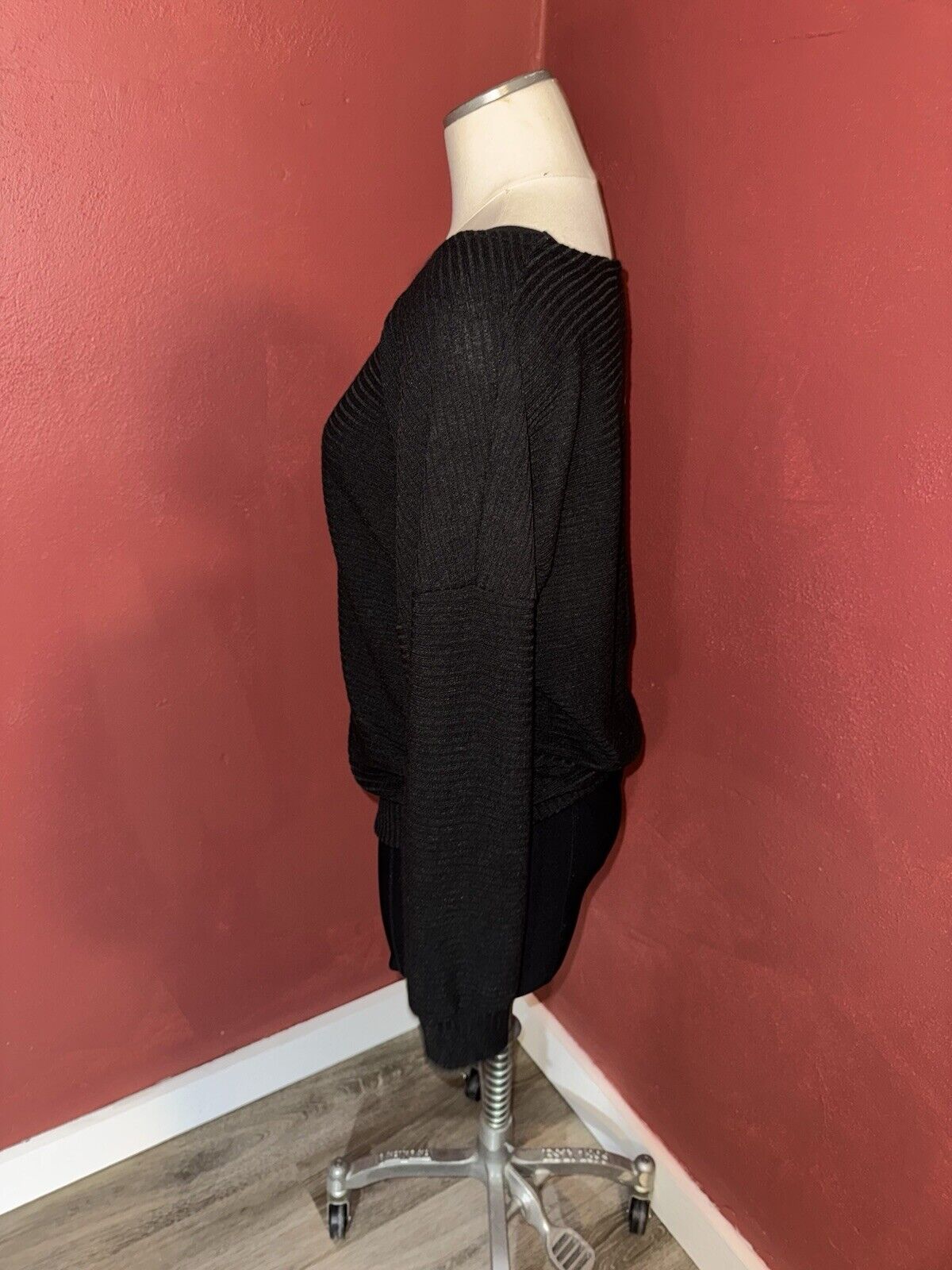 CUTE Women’s Sz M Black, Ribbed Lightweight Sweater