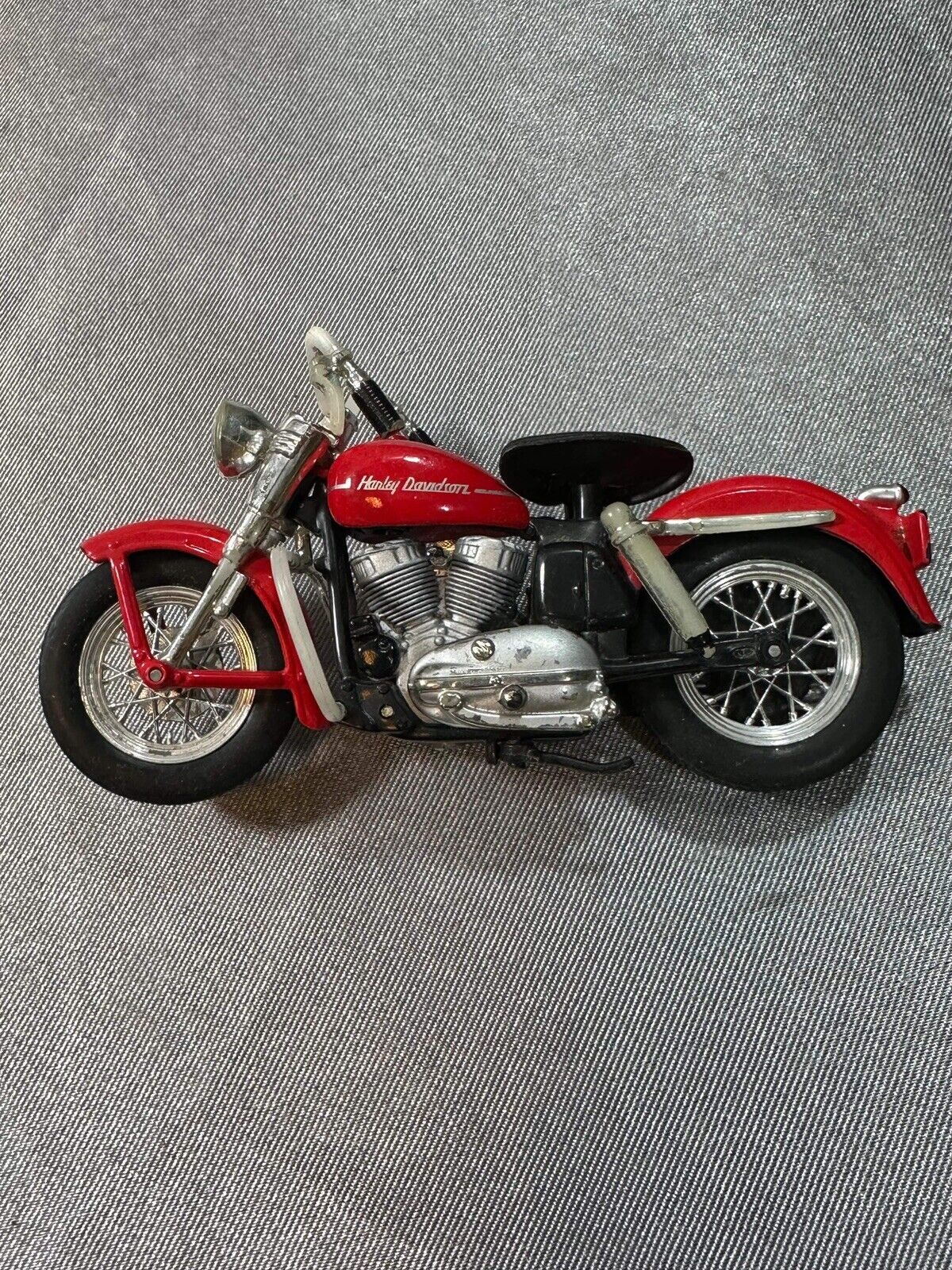 2010 Maisto 1952 K Model Harley-Davidson Motor Cycles Die-Cast 1:18 VCTY 002