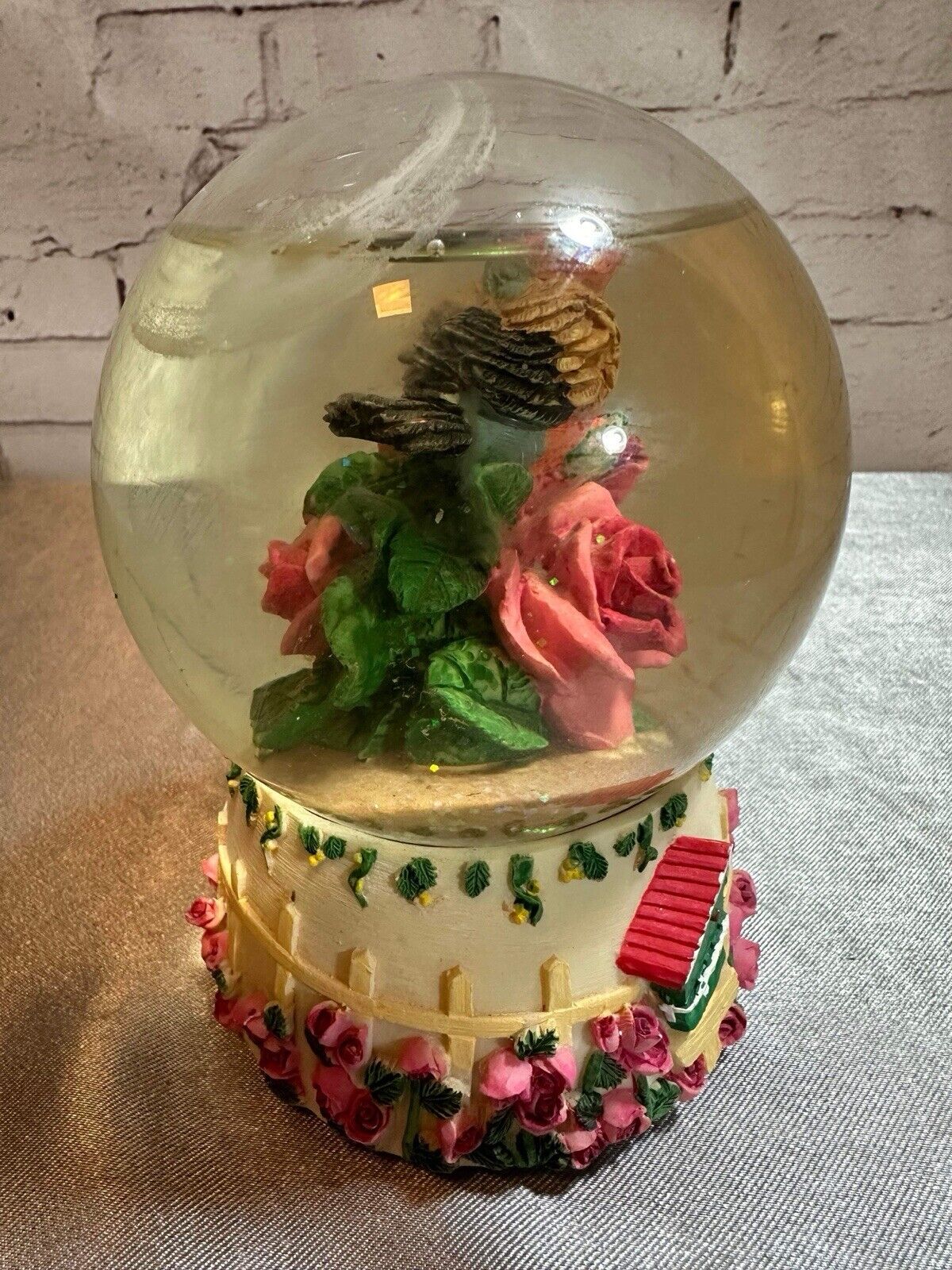 Vintage Robin Snow Globe VFG