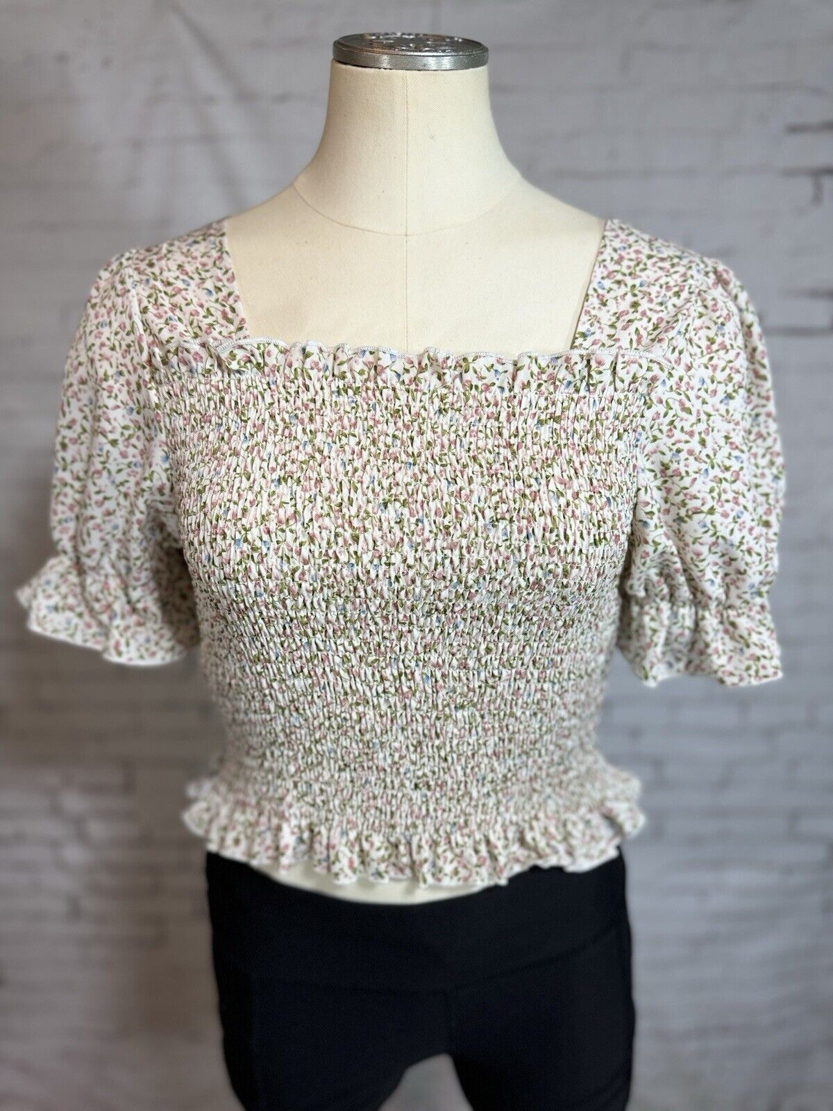 CUTE! Floral LRG Sheen Crop Top - WCLTH 001