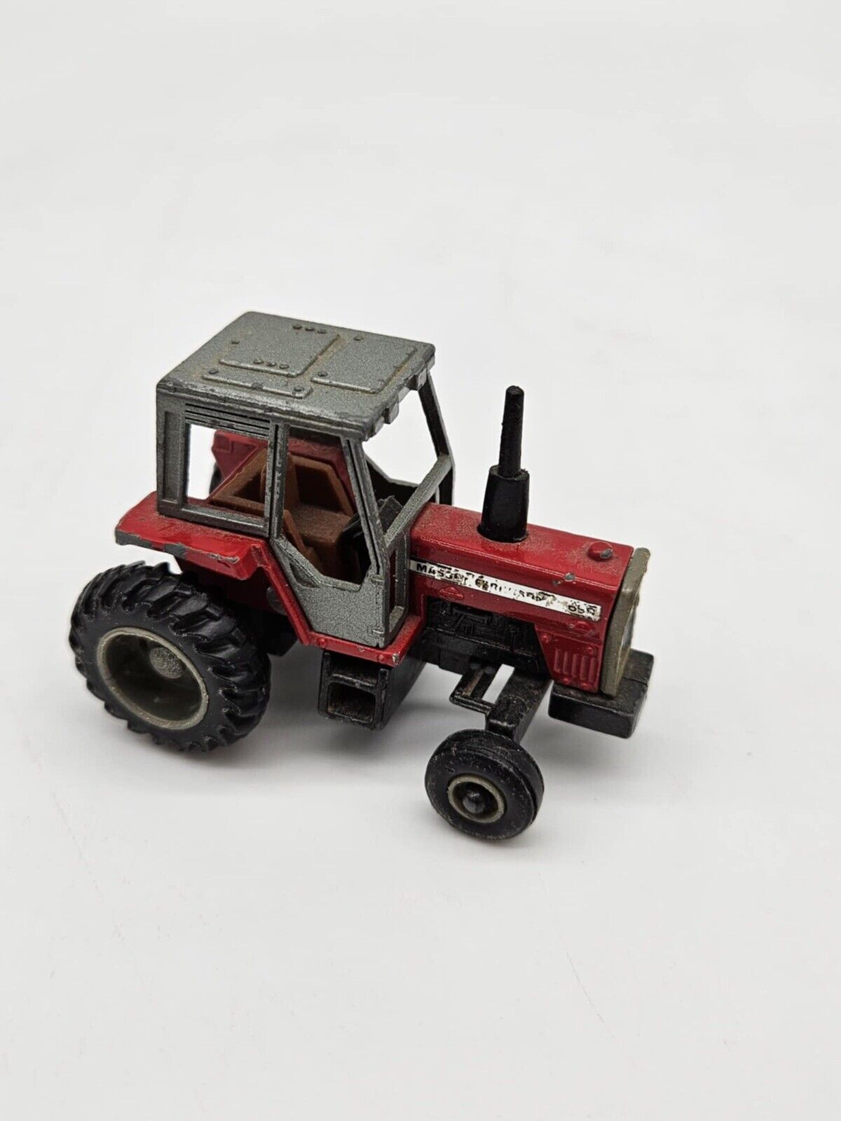 1/64 Massey Ferguson 699 Tractor