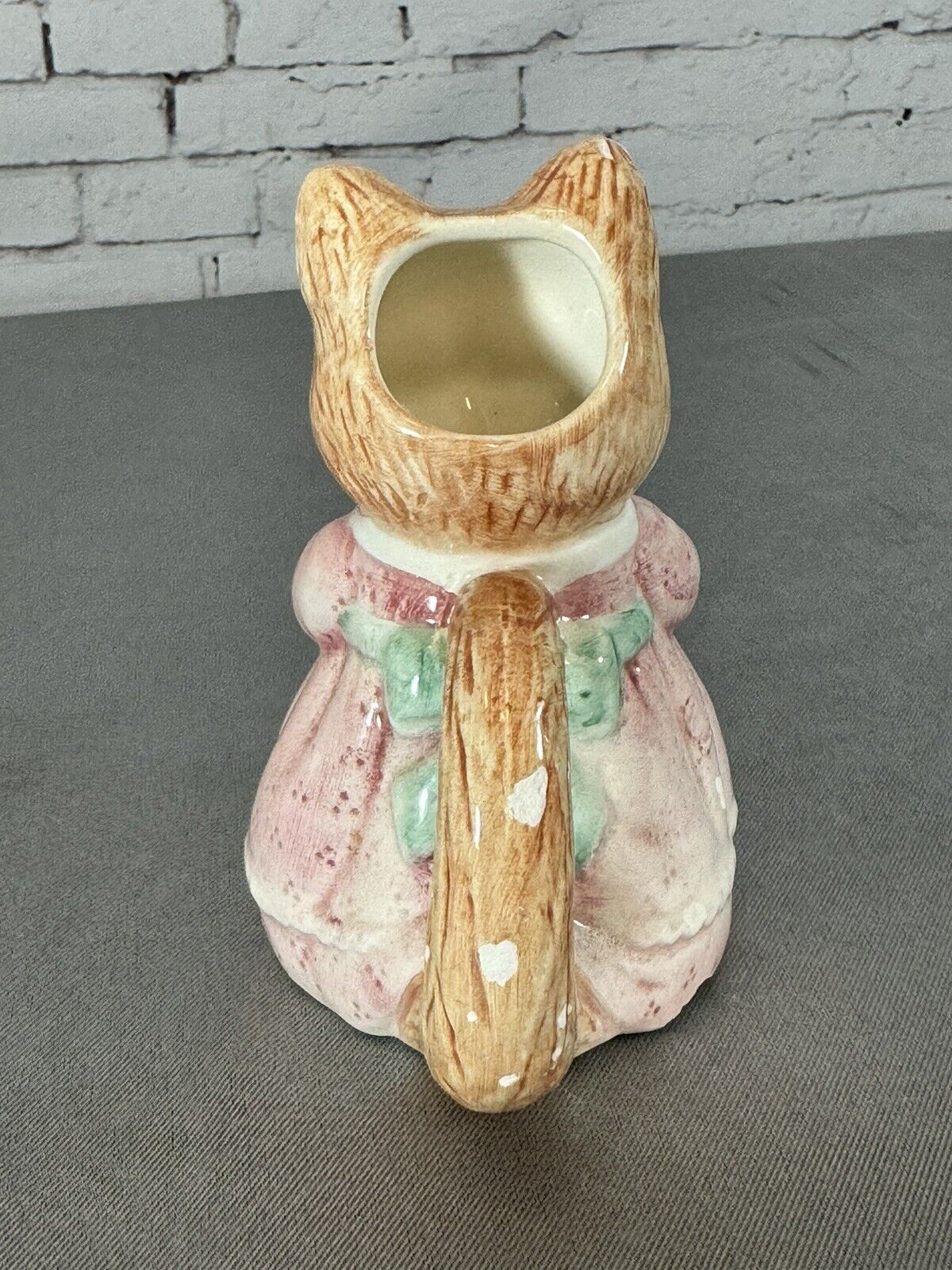 1991 VTG AVON CAT CREAMER PITCHER - HALF OF THE SET, SHE NEEDS HER SUGAR VFG