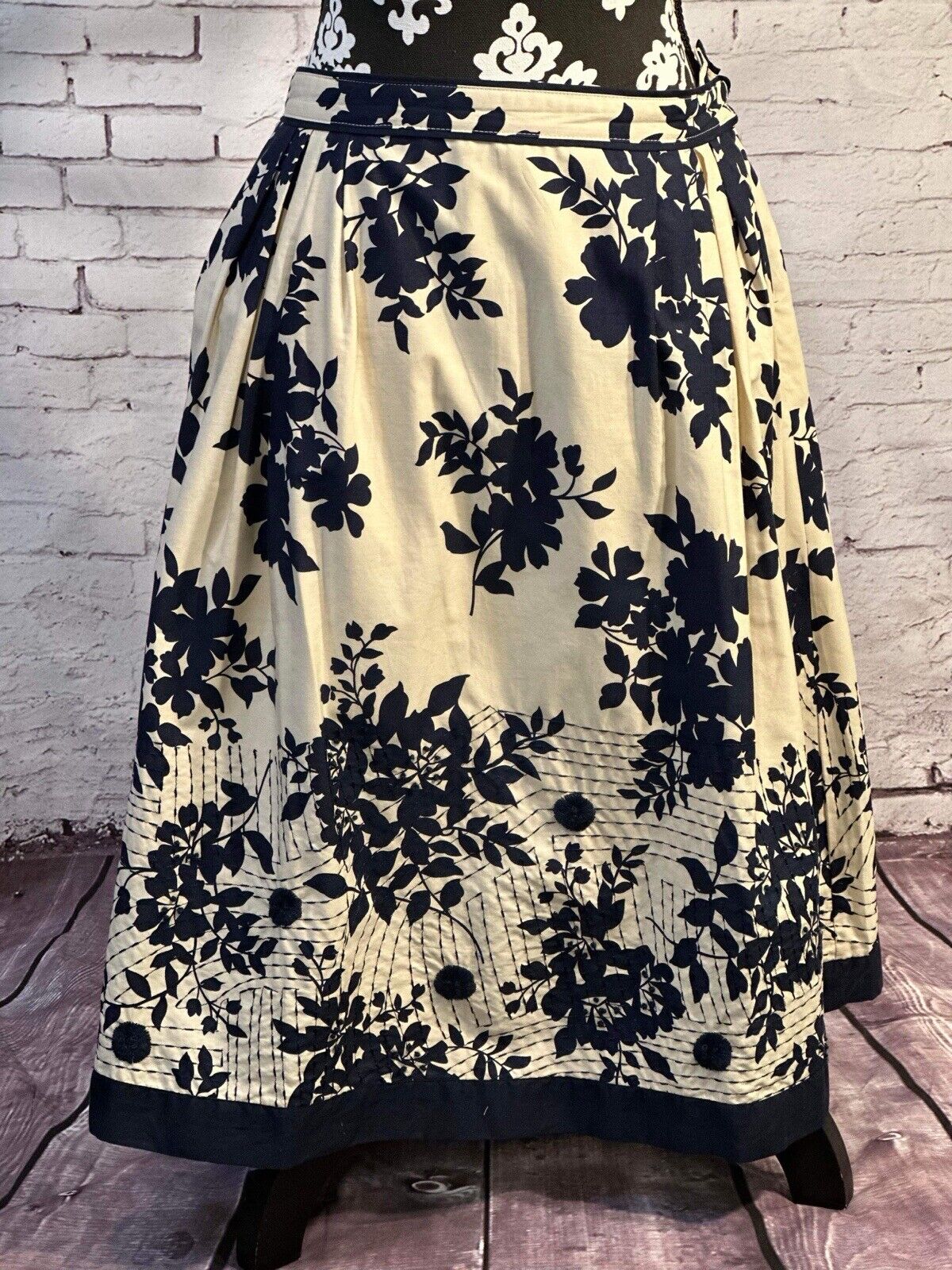 Coldwater Creek cotton Beige Navy Floral Skirt Size Small WCLTH