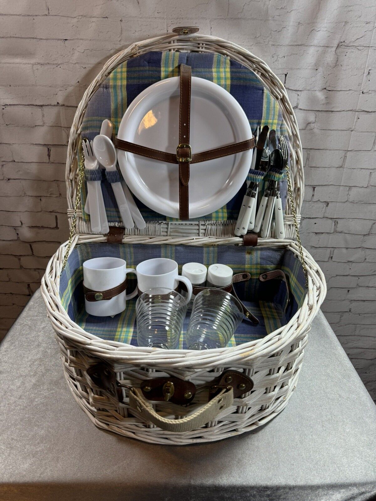 Handwoven English Style Picnic Outdoor Leisure Basket Set For Two TNO MISC