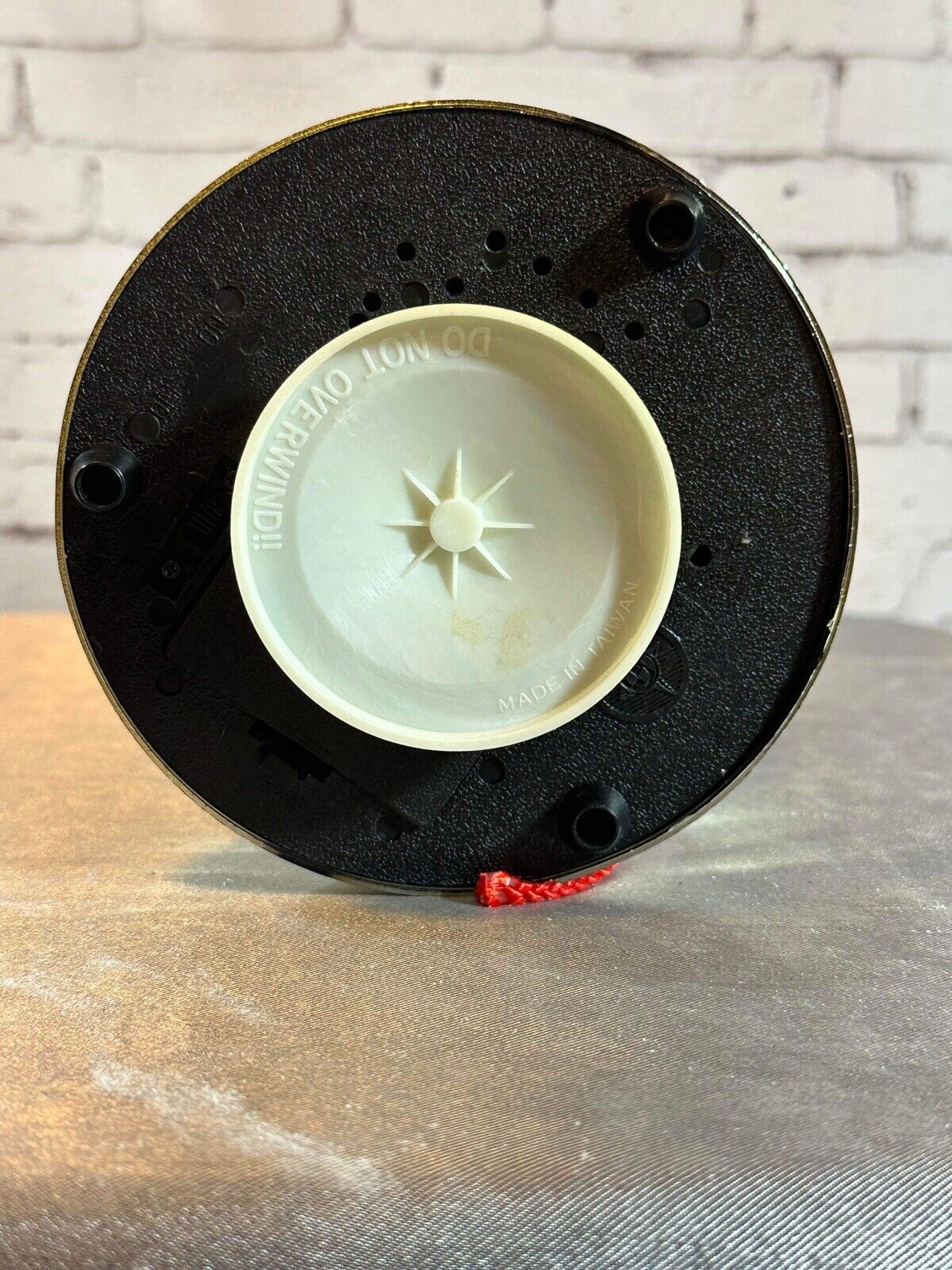 Vintage 1070s Illuminated Red Roses Glass Globe Windup Music Spins VHD QCC