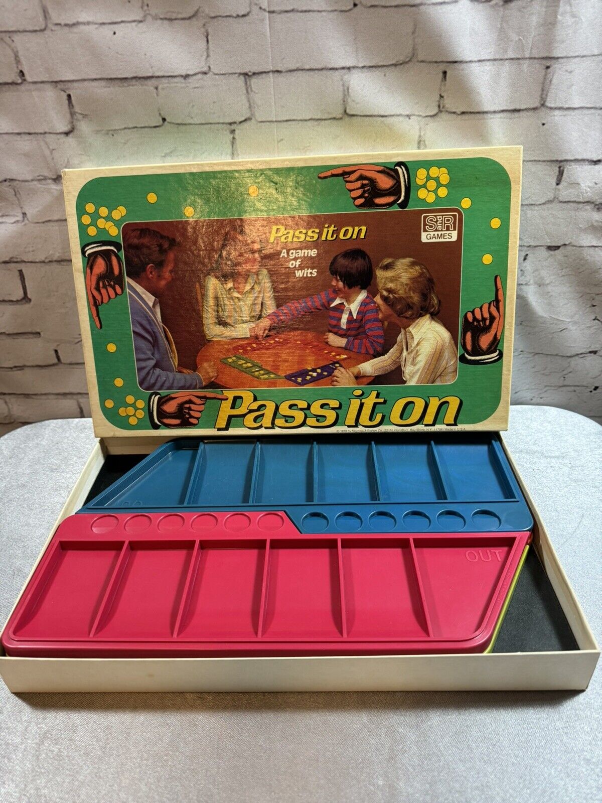 Rare Vintage 1970’s PASS IT ON Game! Selchow & Righter #39! Complete in Box! VGM