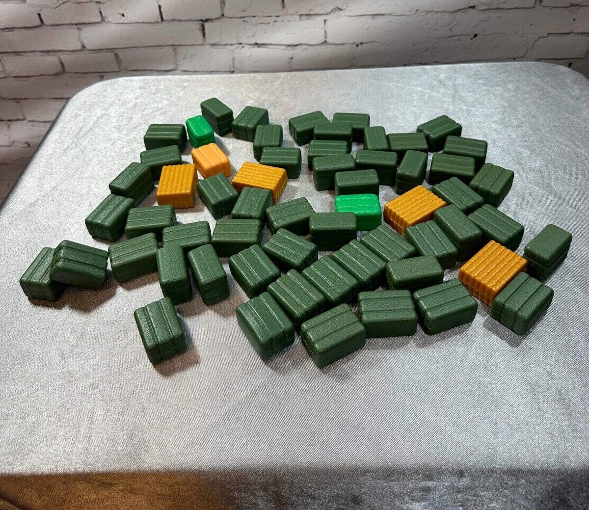 Vintage Lot Of (62) Green/Yellow Plastic Hay Bales Farm PLAYSET Accs VTY 002