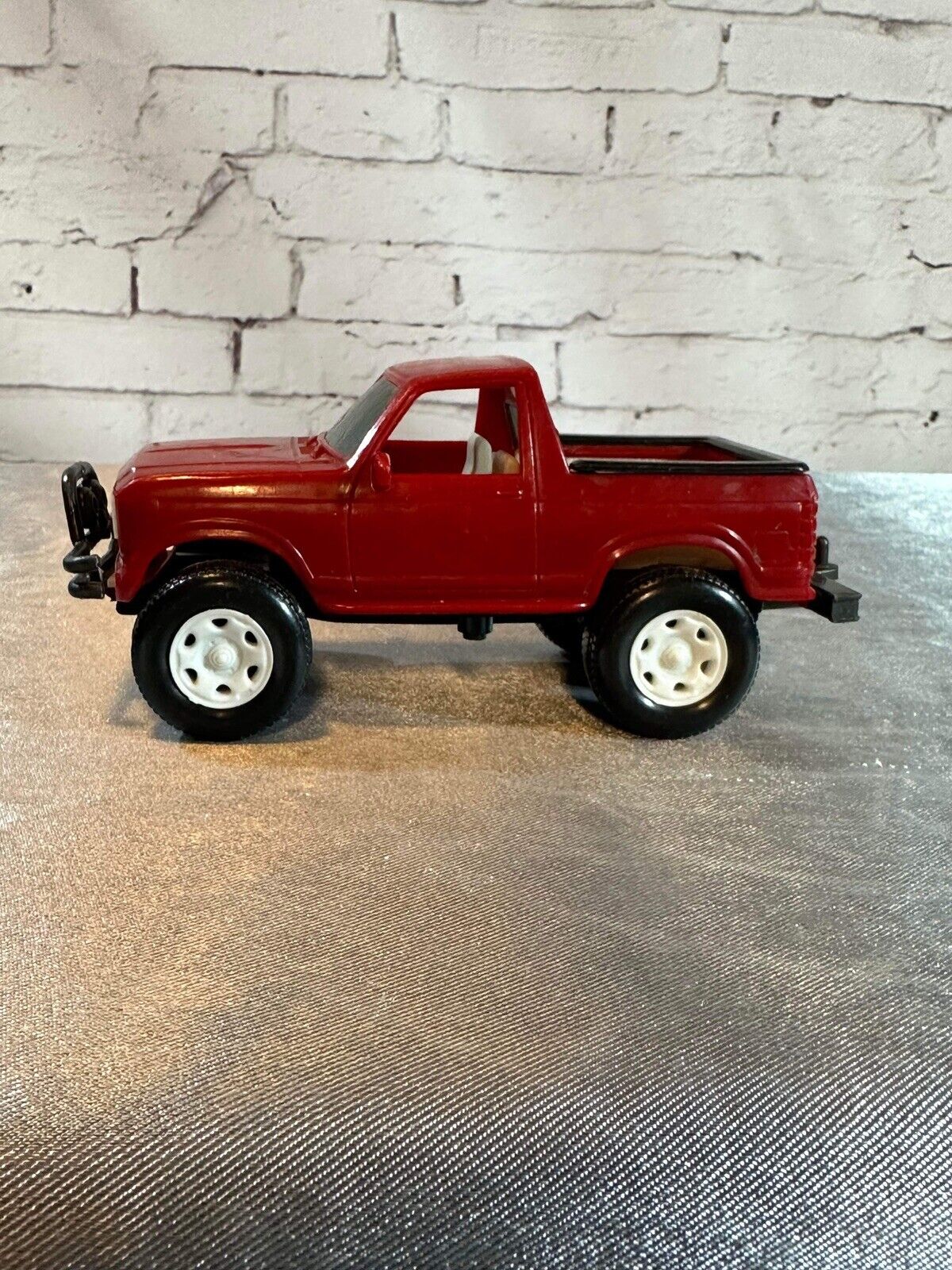 2014 Chevrolet Silverado Truck 2"H X 4" L Diecast Red VTY