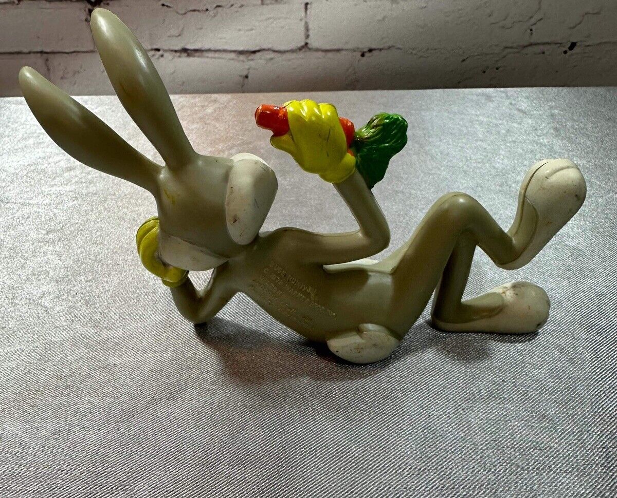 Vintage 1972 Bugs Bunny Hard Plastic Warner Bros Cake Topper/Figurine VTY TNO