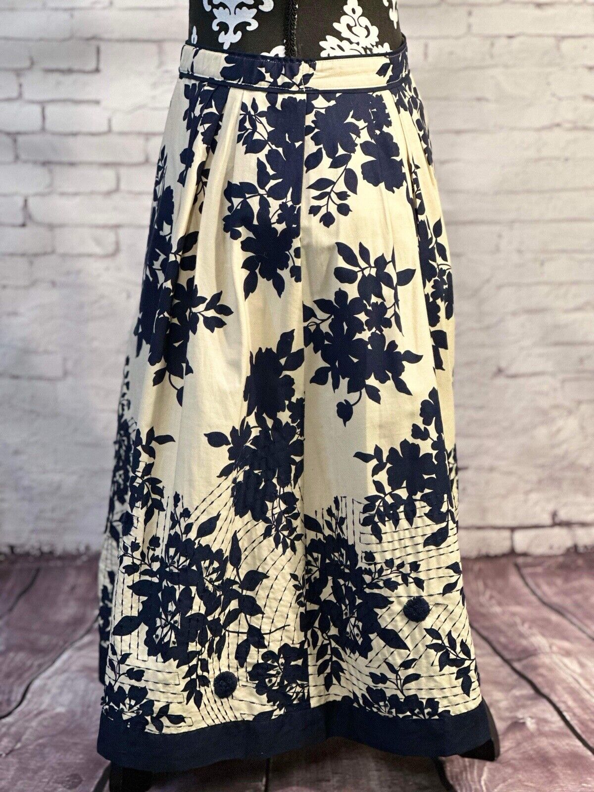 Coldwater Creek cotton Beige Navy Floral Skirt Size Small WCLTH