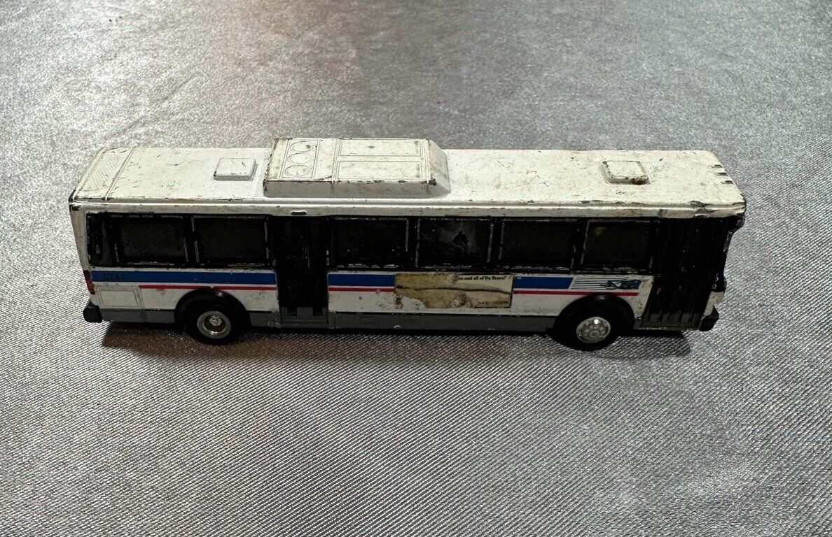 Road Champs 1:87th Scale CTA Chicago Bus VTY