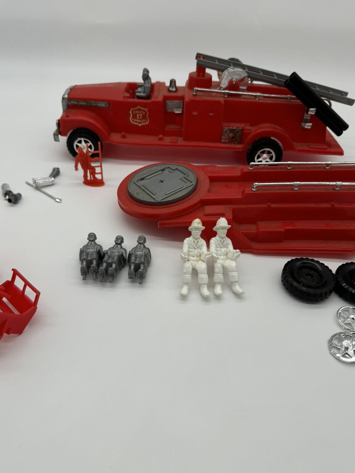VINTAGE MPC FIRE TRUCK PLASTIC FIREMEN TRUCK, FIGURES & MORE VTY
