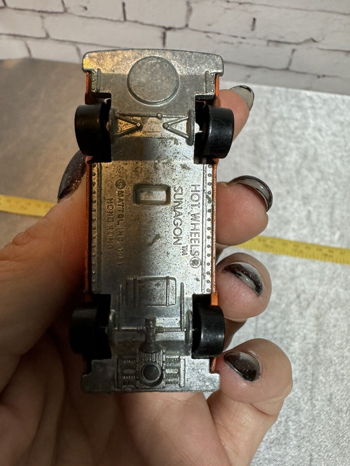 Vintage 1981 Hot Wheels VW Sunwagon Volkswagen Orange Tan Bus Camper Pop Up 005