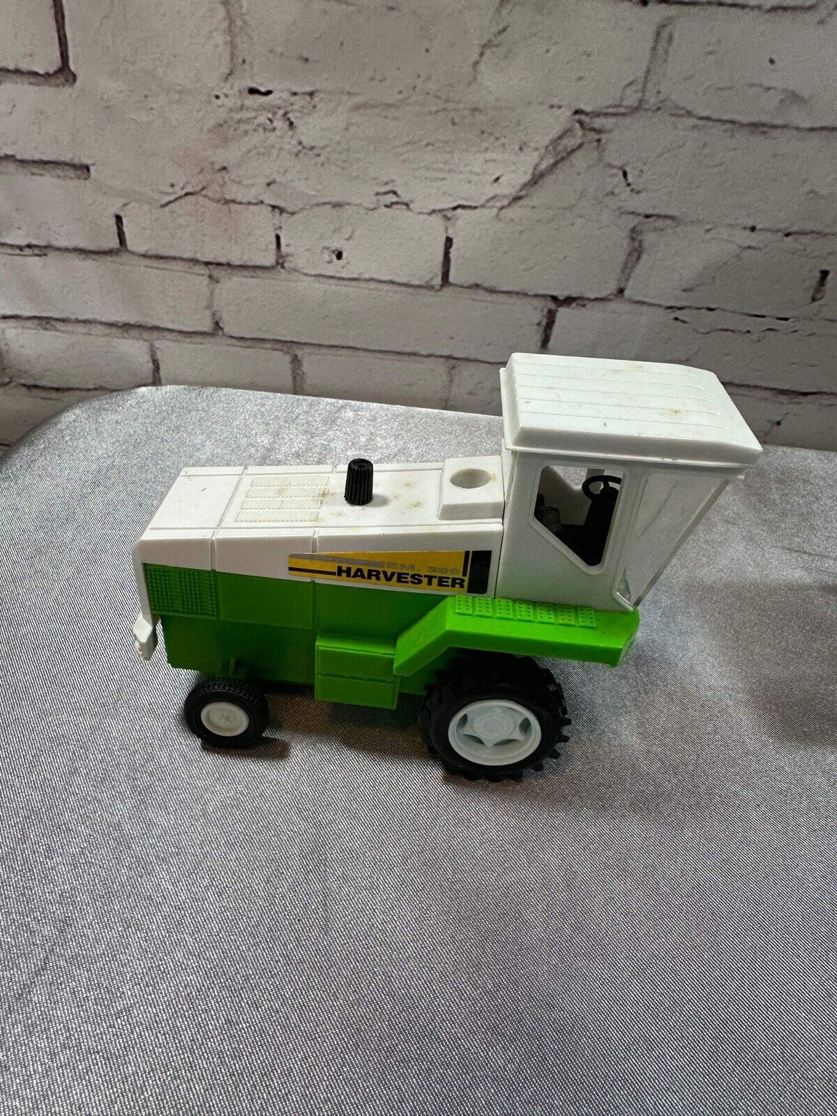 Vintage New Ray 1999 EM 399 Harvester Toy Farm Vehicle 6" VTG 004