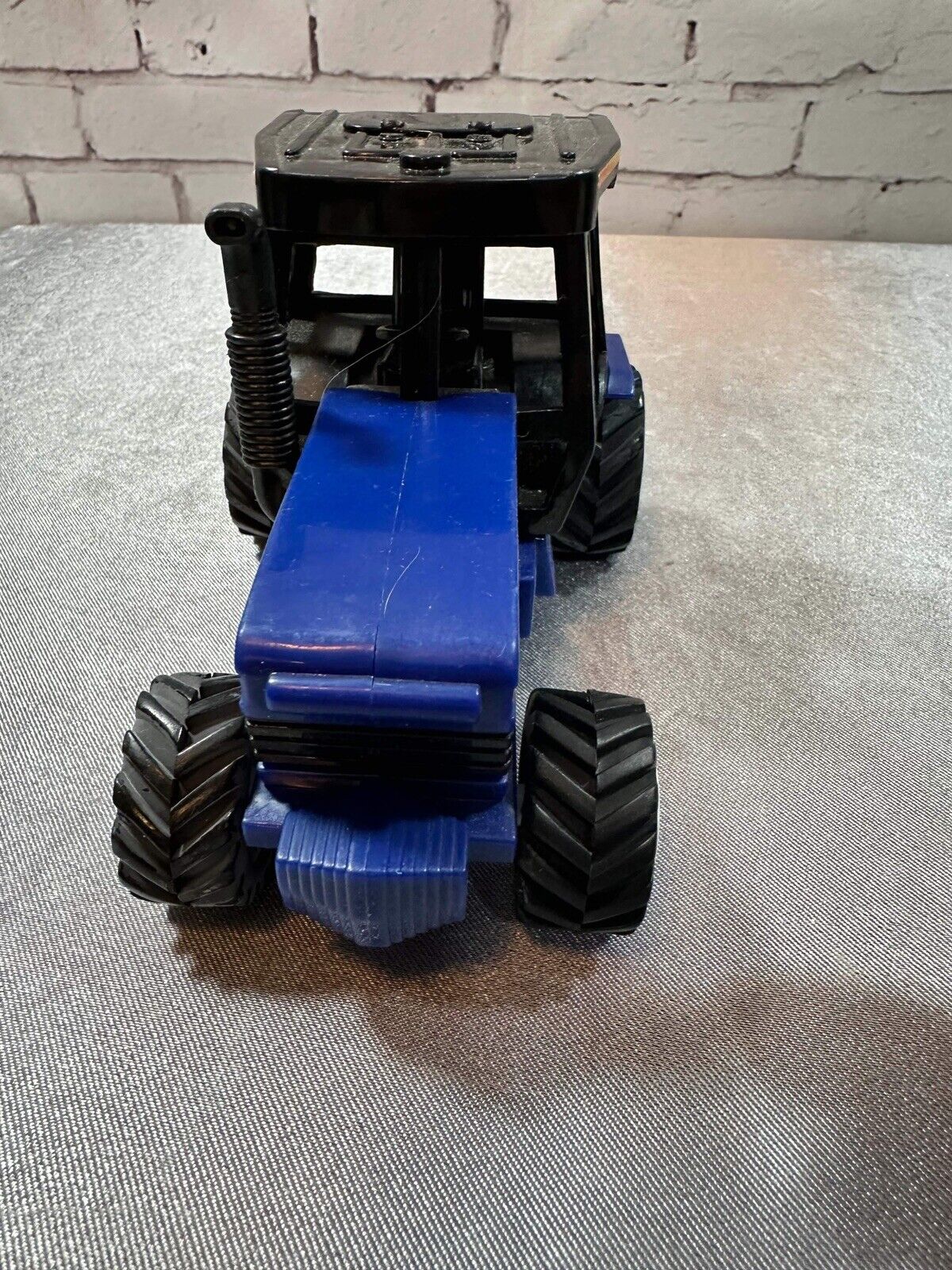 Unmarked Vintage Harvesting Farming Truck VTY 004