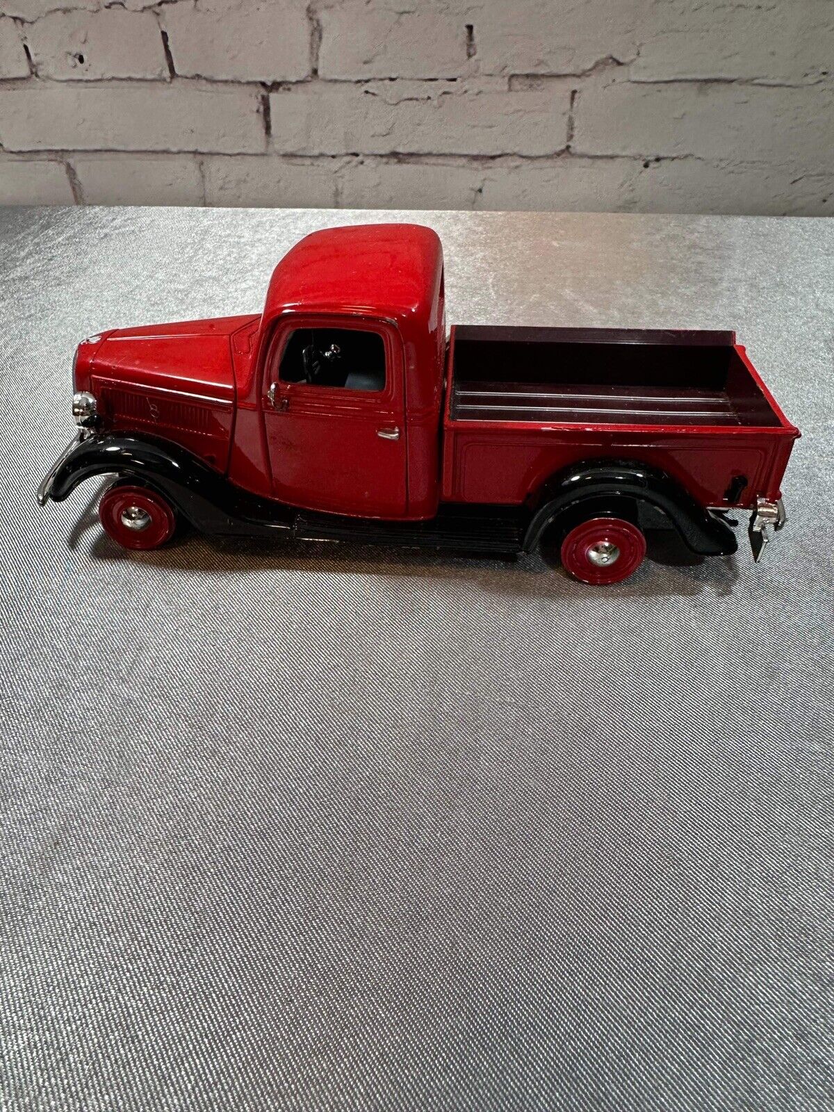 1937 Ford Pick Up Truck Red w/ Black Showcasts 73233 1/24 Diecast Model Car 003