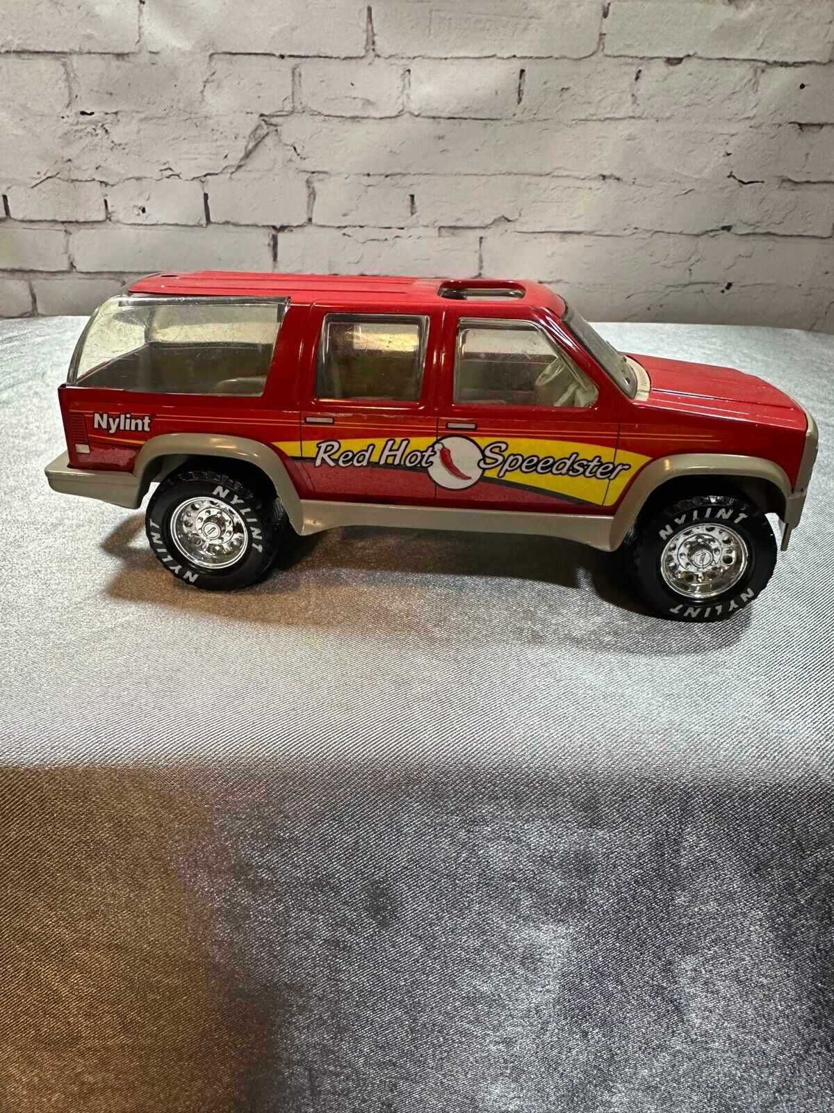 Nylint Red Hot Speedster 1994 1:66 Scale Diecast Truck VTY