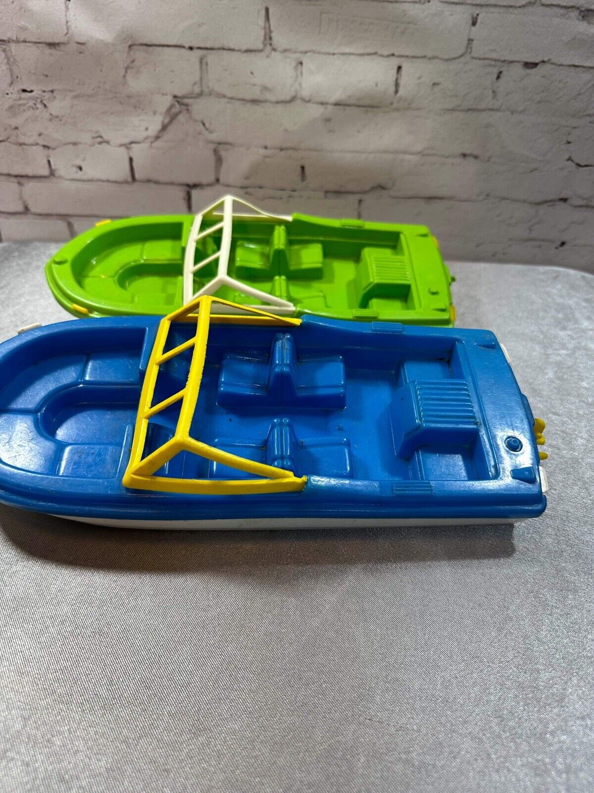 2 VTG GAY TOYS PLASTIC FISHING SPEED BOAT INBOARD USA GREEN & BLUE VTY 004