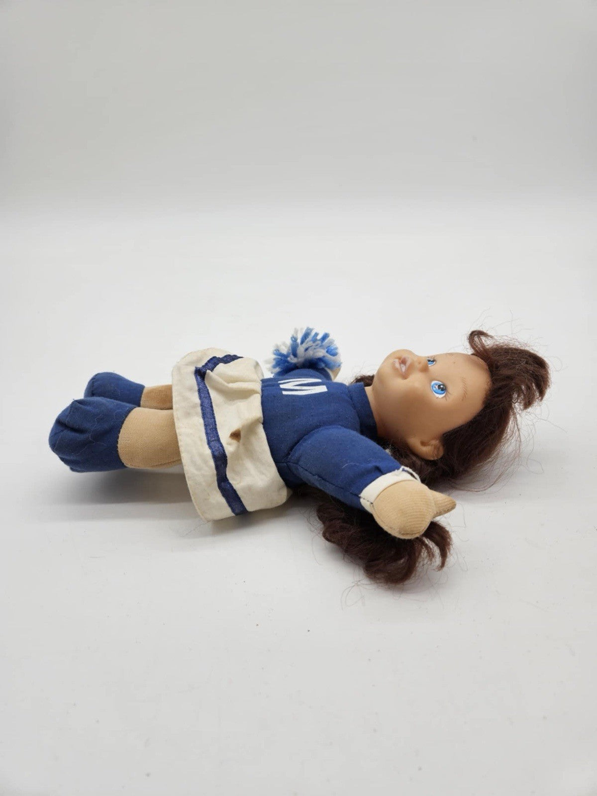 2004 Munchkin Cheers Lovee Brunette Doll Talking Electronic Blue White Outfit