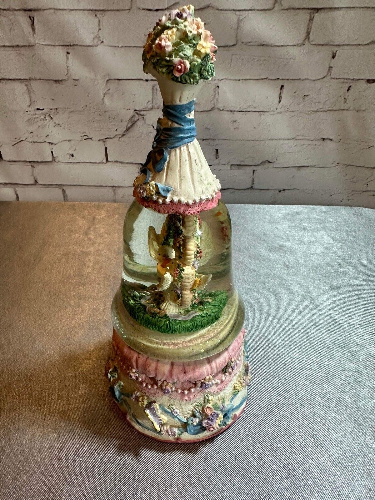 Vintage Musical dove Snow Globe Flowered Bouquet Plays “The Entertainer” VCFG
