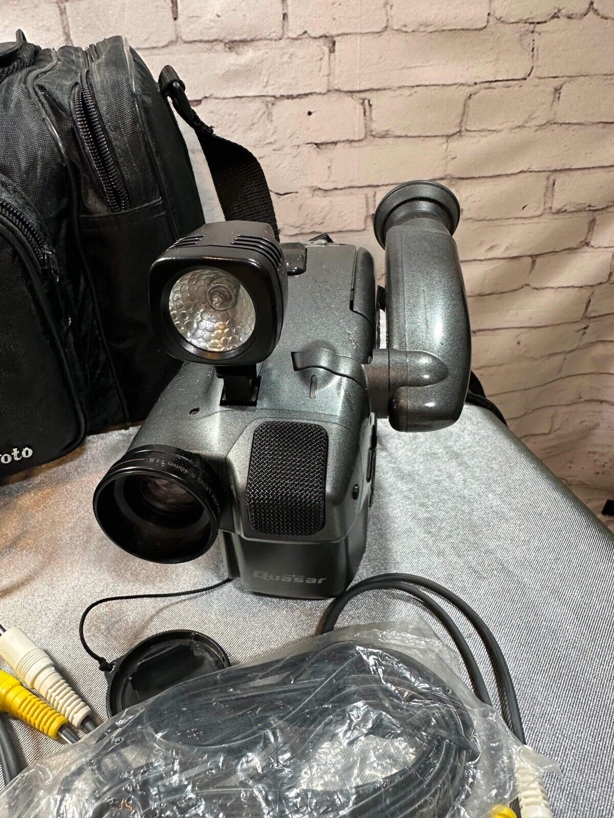 Panasonic Palmcorder PV-18 VHSC - X8 Digital Auto Focus w/ Lots of Xtras!! MISC