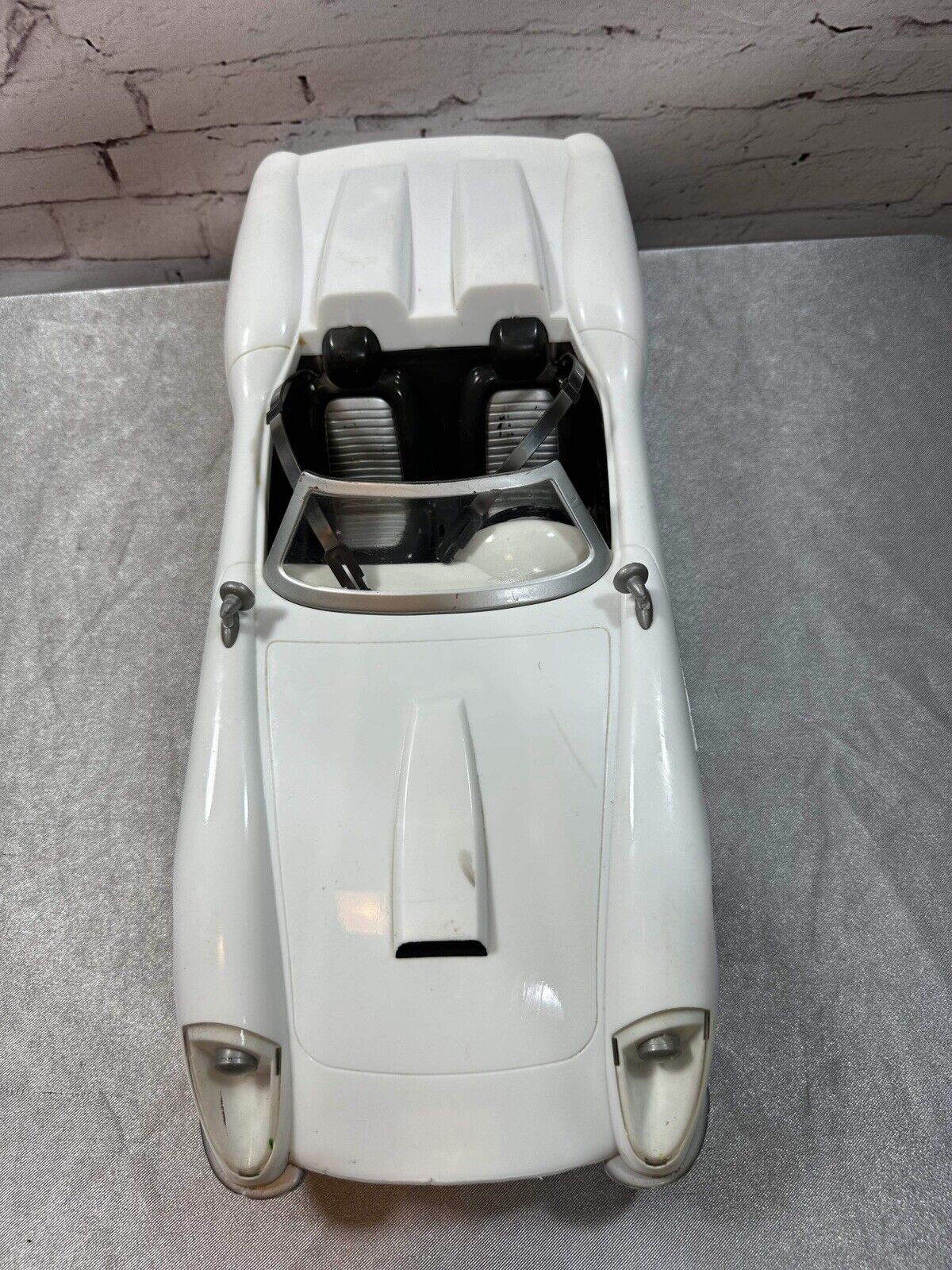 Bratz World Covertible Maserati Roadster White 17" Car MGA Entertainment Rare