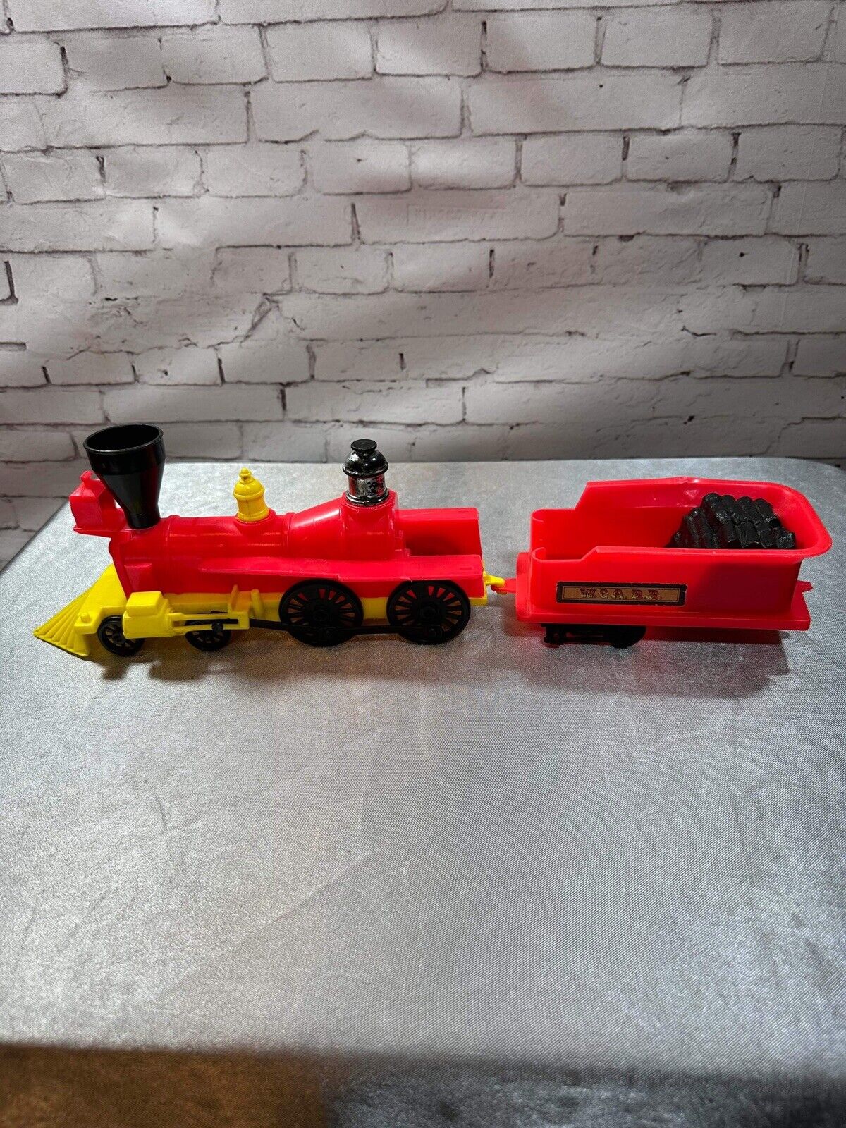 Vintage Tim-Mee Toys 7676/81 Red & Yellow Plastic Steam Engine Train VTY 002
