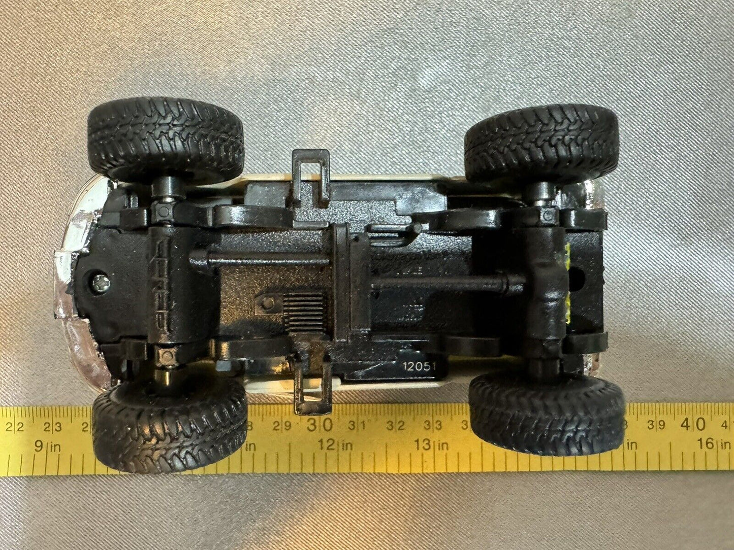 Maisto 4x4 VW Volkswagen Van Samba Off Road, Cream Color, 1/40 VTY 005
