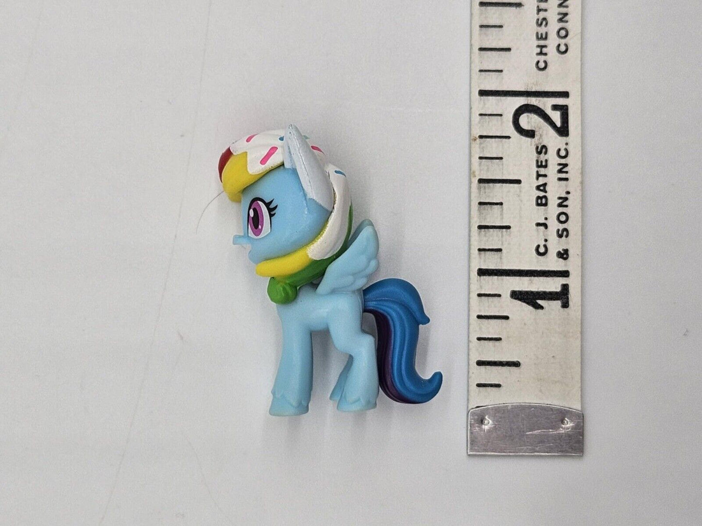 2020 My Little Pony G4.5 Unicorn Party Celebration 1.5" Rainbow Dash Figure