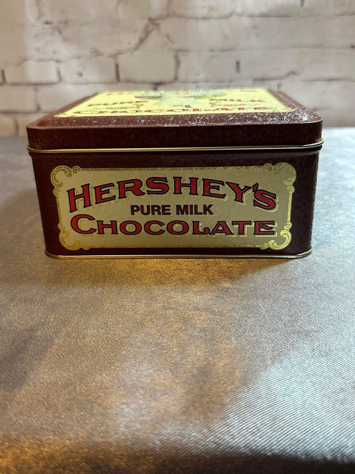 HERSHEY’S PURE MILK CHOCOLATE Vintage Edition #2 Collectible Tin 1992 CHM TNO