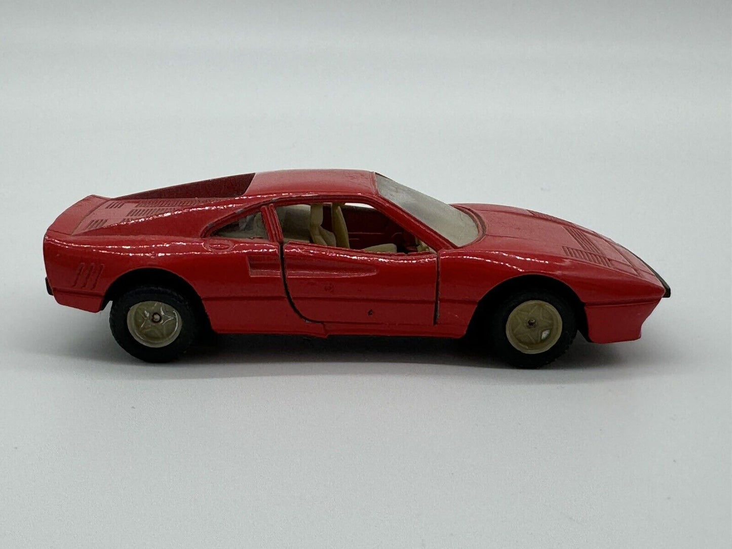 MC Toy Ferrari 288 GTO in Red 1/36 scale Nice Collectors Sports Car VCTY 006