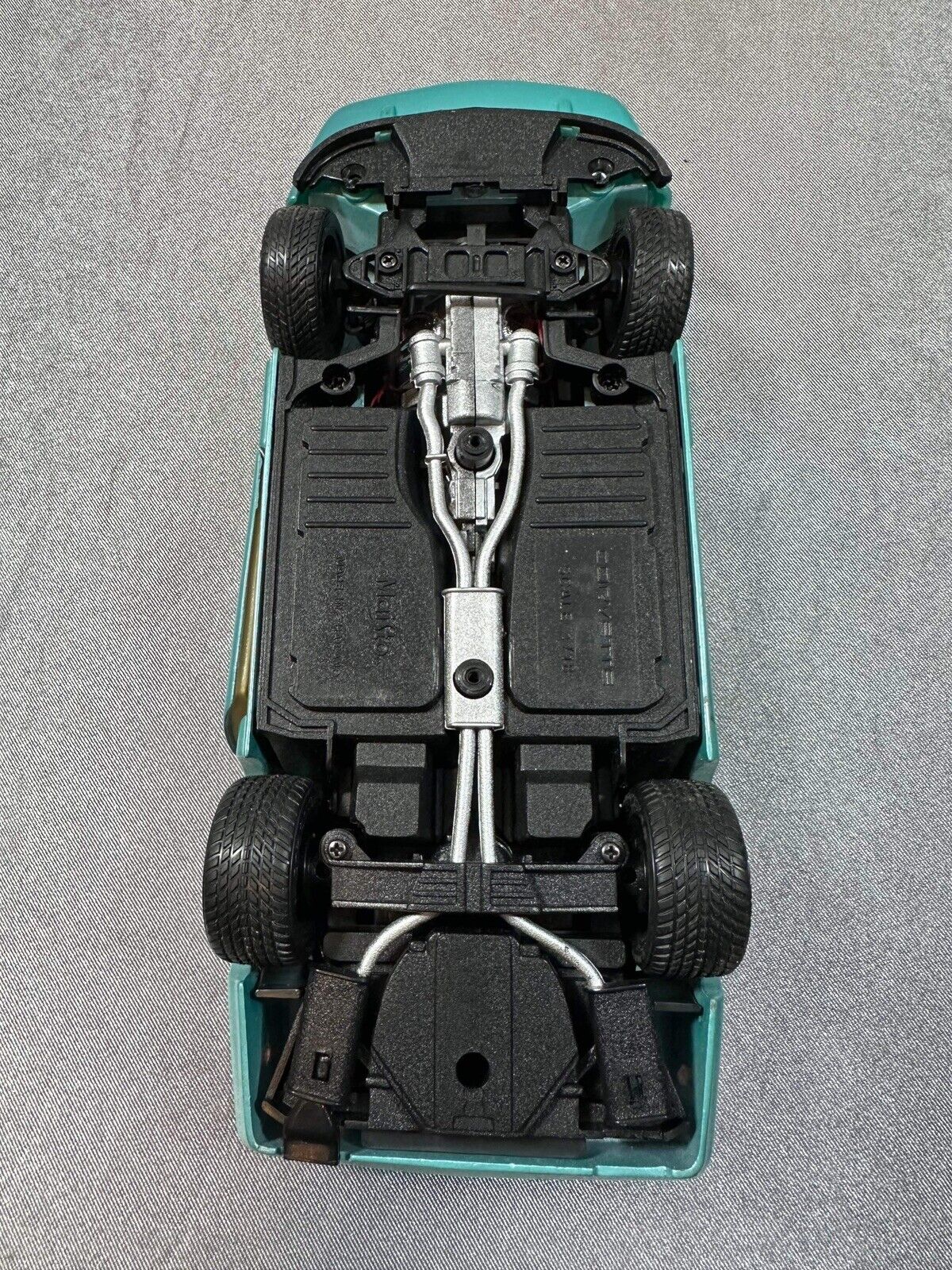 Maisto Special Ed. 1996 Powder Light Blue Chevrolet Corvette 1:18 Diecast VTY002