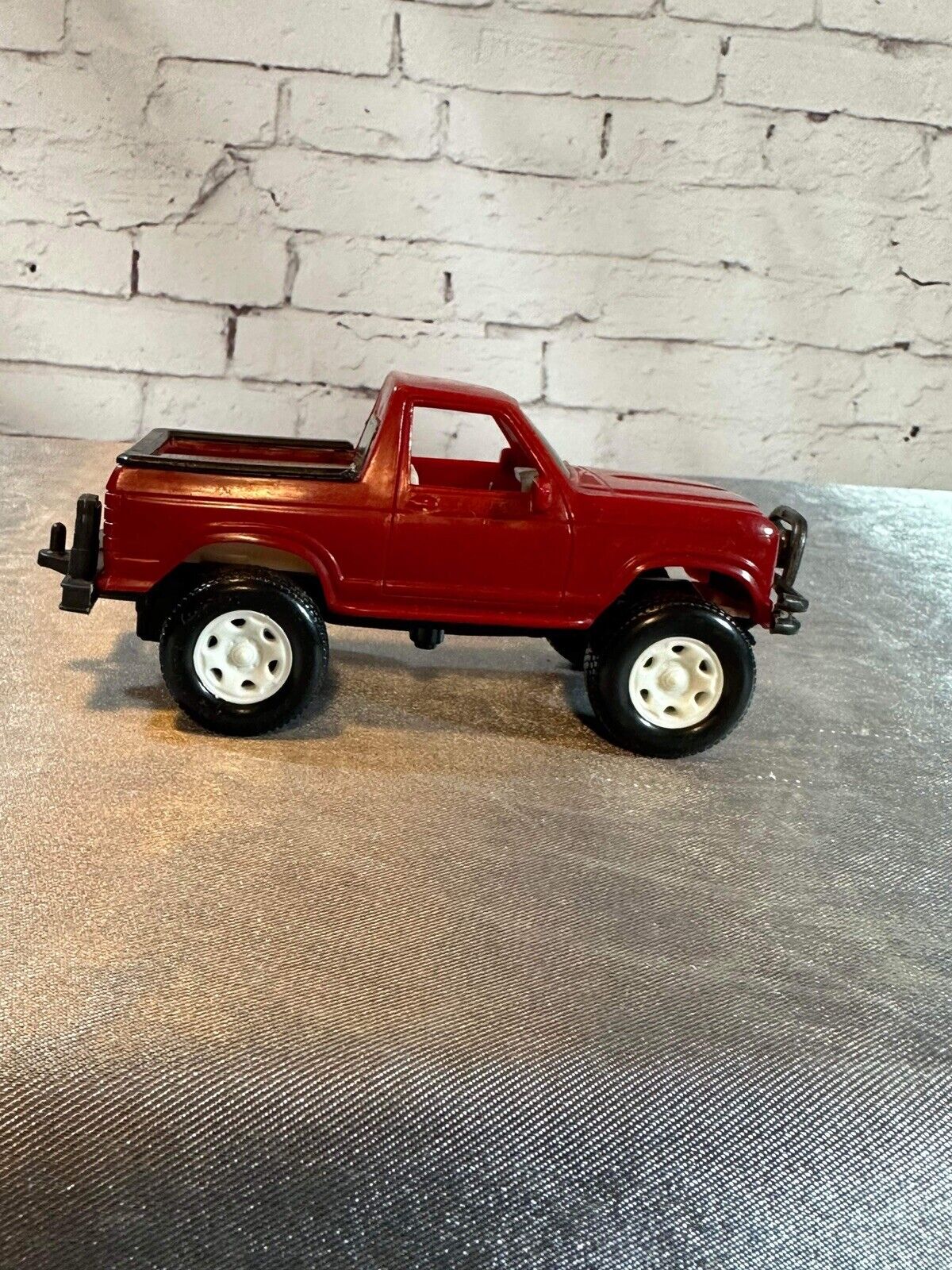 2014 Chevrolet Silverado Truck 2"H X 4" L Diecast Red VTY