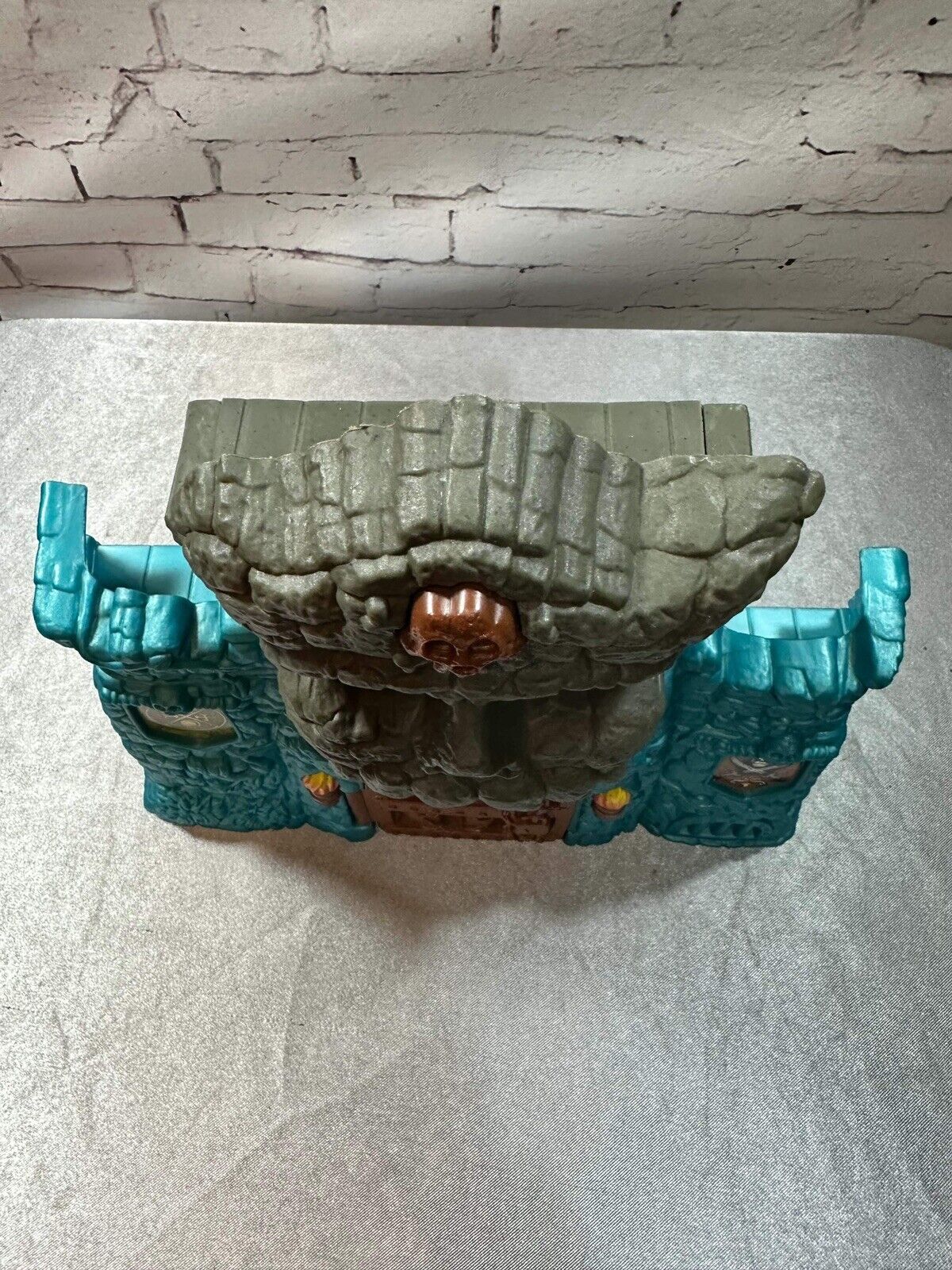 SKULL CASTLE PLAYSET WITH LIGHTS AND SOUNDS FOR 3.75" ACTION FIGURES VTY 002
