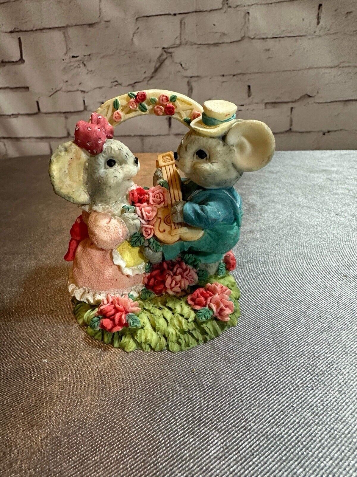 Vintage Loving Mice Ceramic Figurine W/ Roses & Guitar