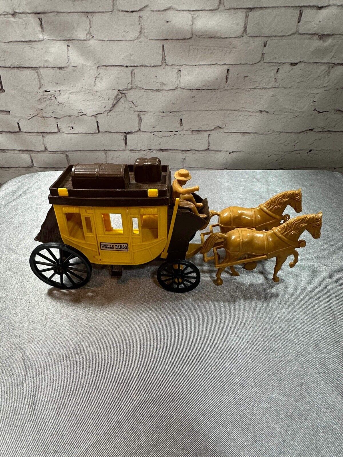 Vintage Wells Fargo Stage Coach Plastic Western Cowboy VTY
