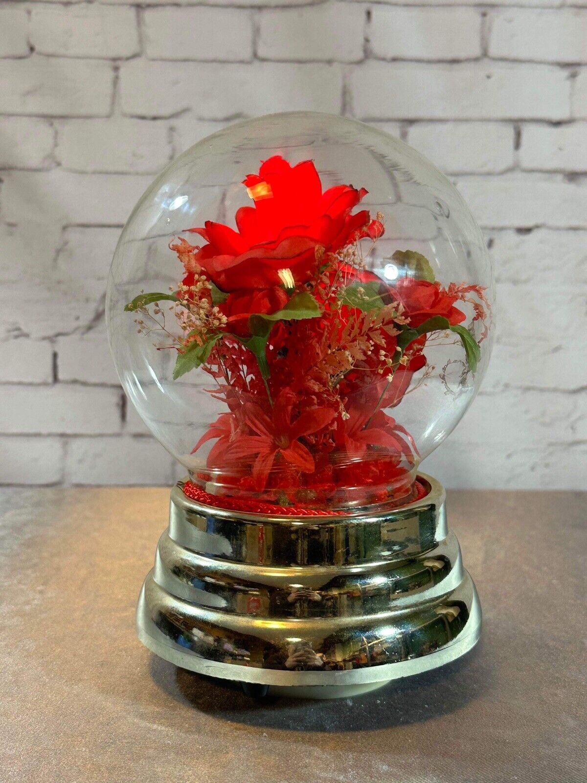 Vintage 1070s Illuminated Red Roses Glass Globe Windup Music Spins VHD QCC