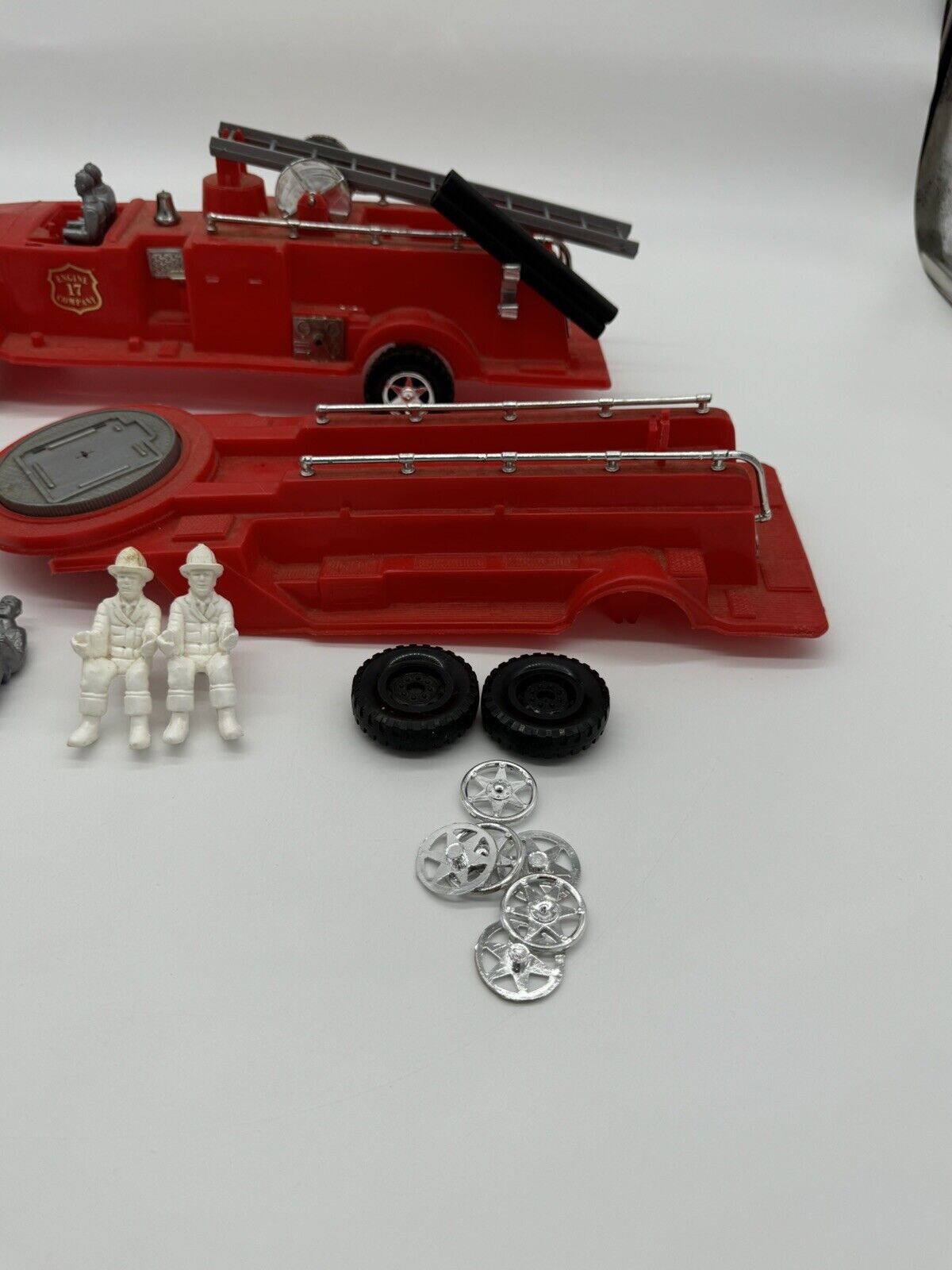 VINTAGE MPC FIRE TRUCK PLASTIC FIREMEN TRUCK, FIGURES & MORE VTY