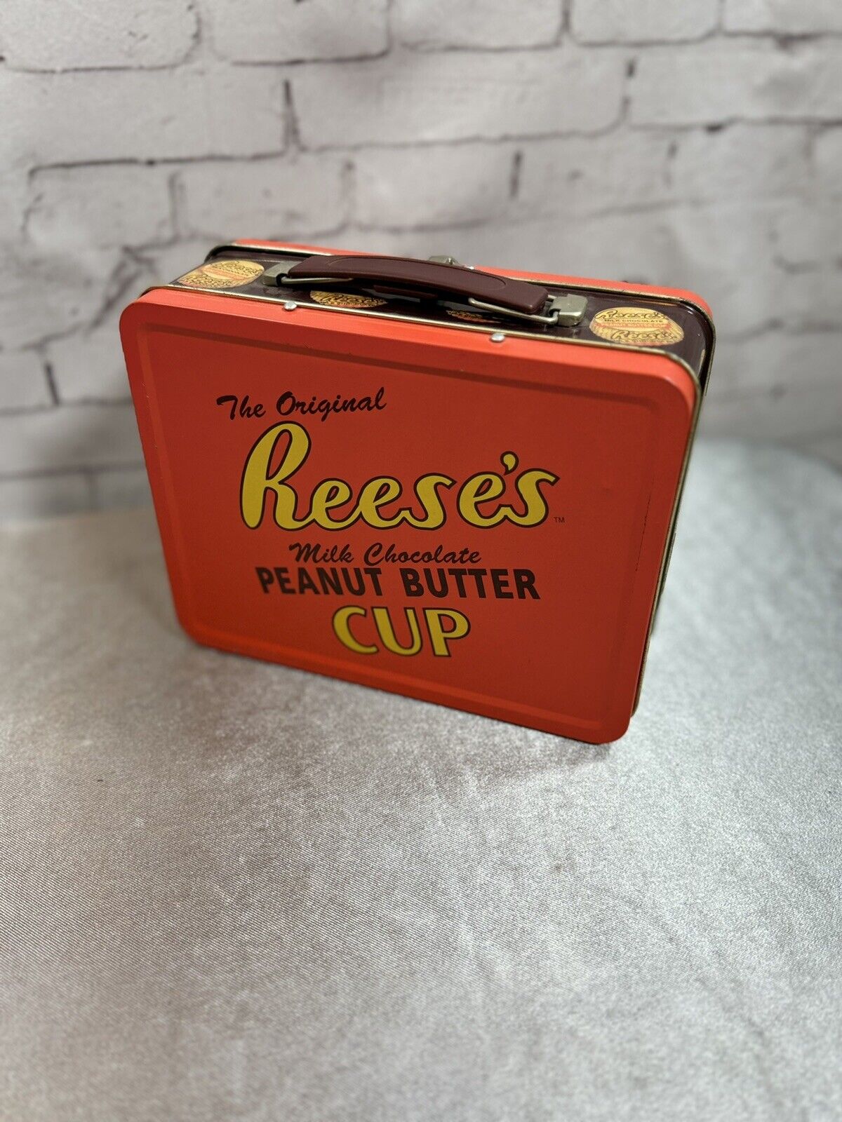 Reese's Milk Chocolate Peanut Butter Cup mini Metal Lunch Box TNO QCC