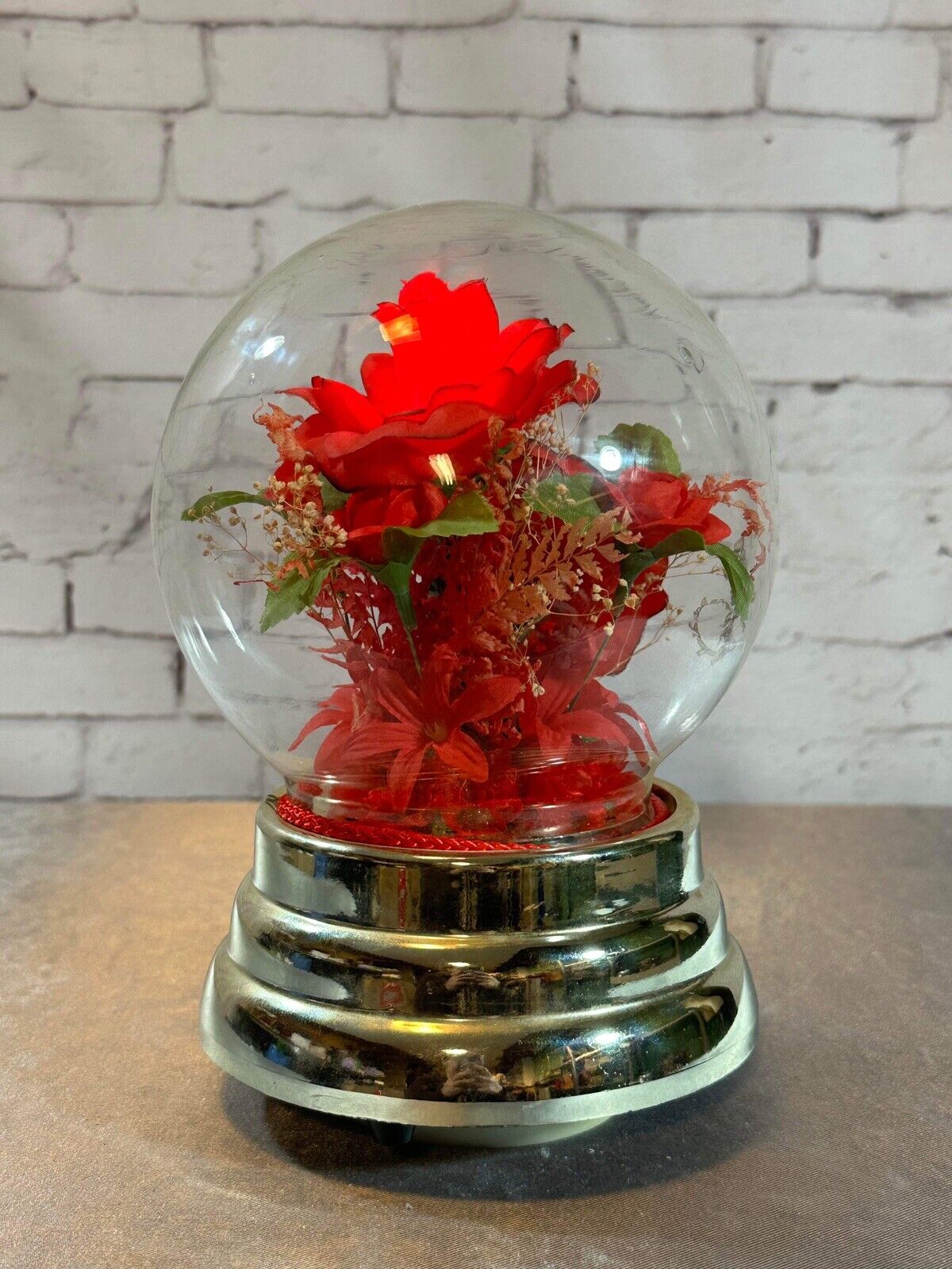Vintage 1070s Illuminated Red Roses Glass Globe Windup Music Spins VHD QCC