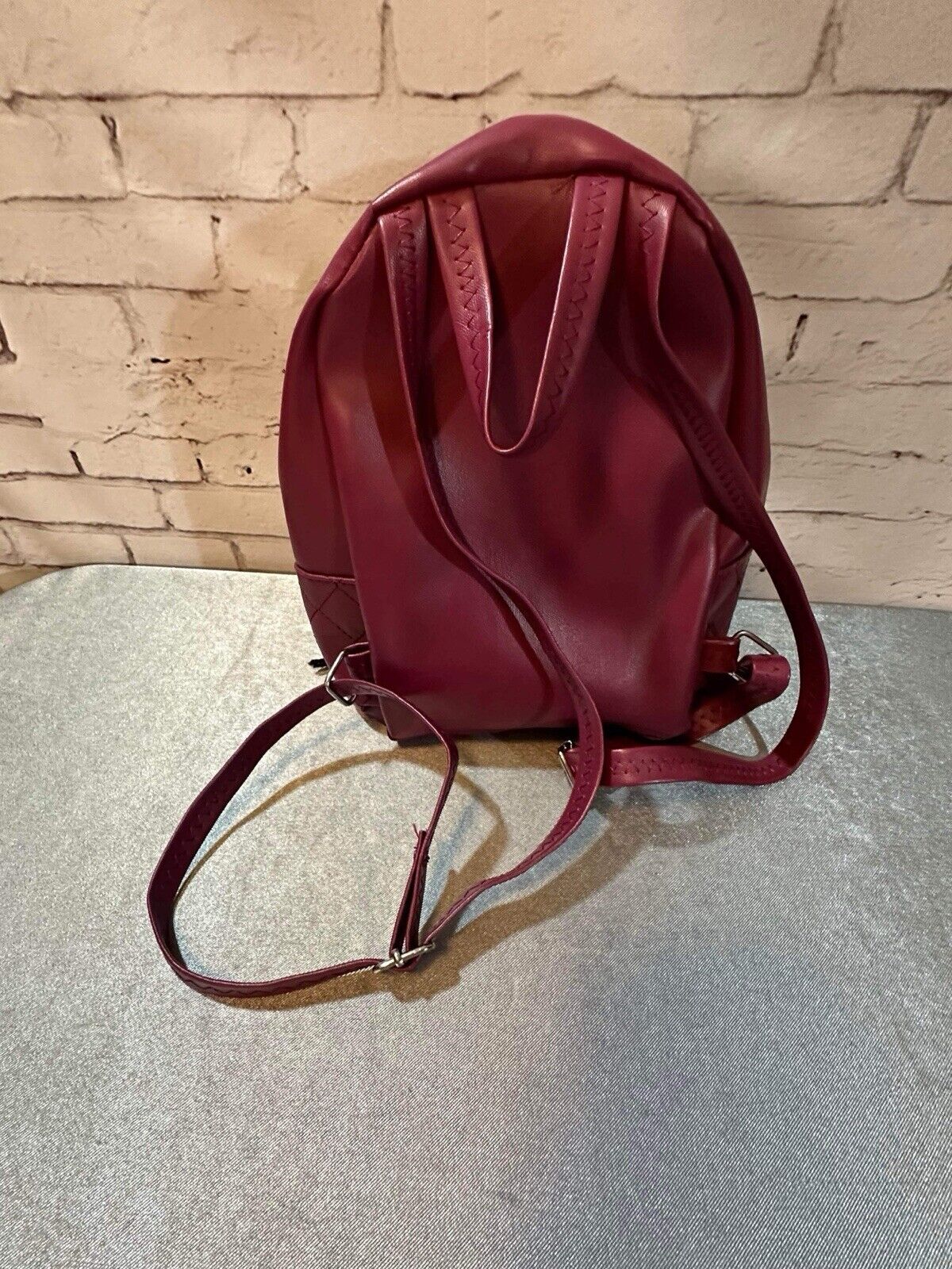 Forever 21 BurgundyFauxPatent Zip Quilted Backpack Handbag PreOwned WCLTH
