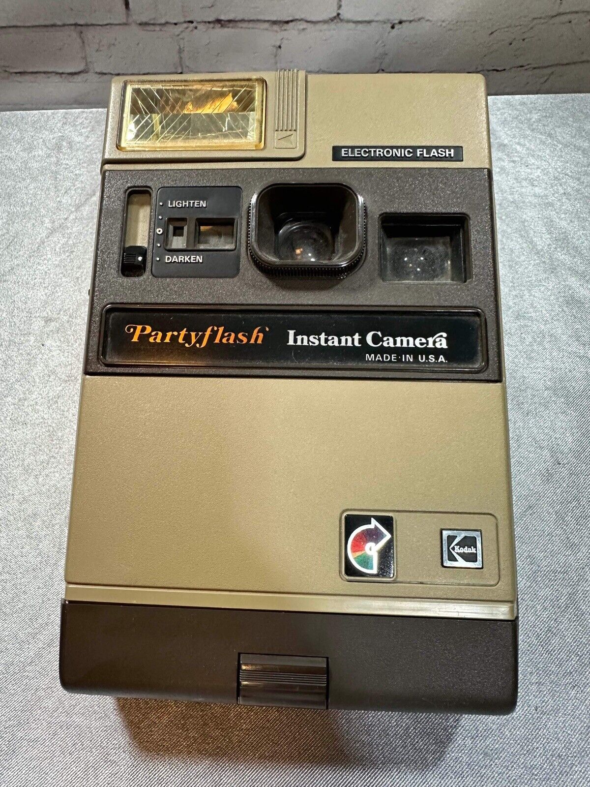 Vintage 1980s Kodak Party Time Instant Camera Made in USA TNO