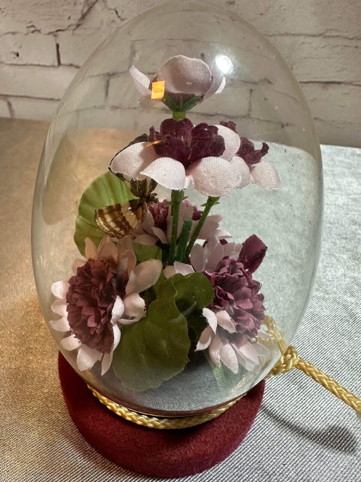 VGT Real Butterfly Taxidermy w/ Silk Flowers in Glass Dome on Wood Base VFG QCC