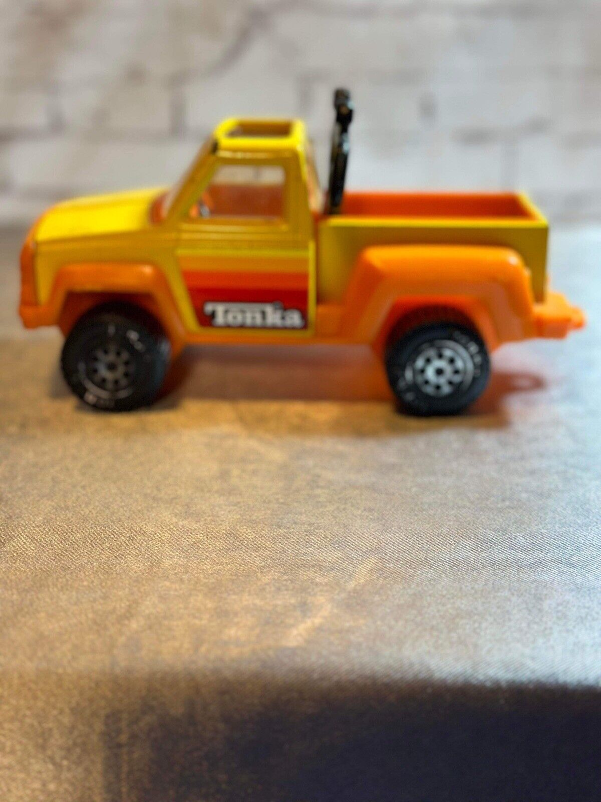 VTG Tonka Yellow Orange Side Step Pickup Truck Pressed Steel & Plastic 1979 VTY