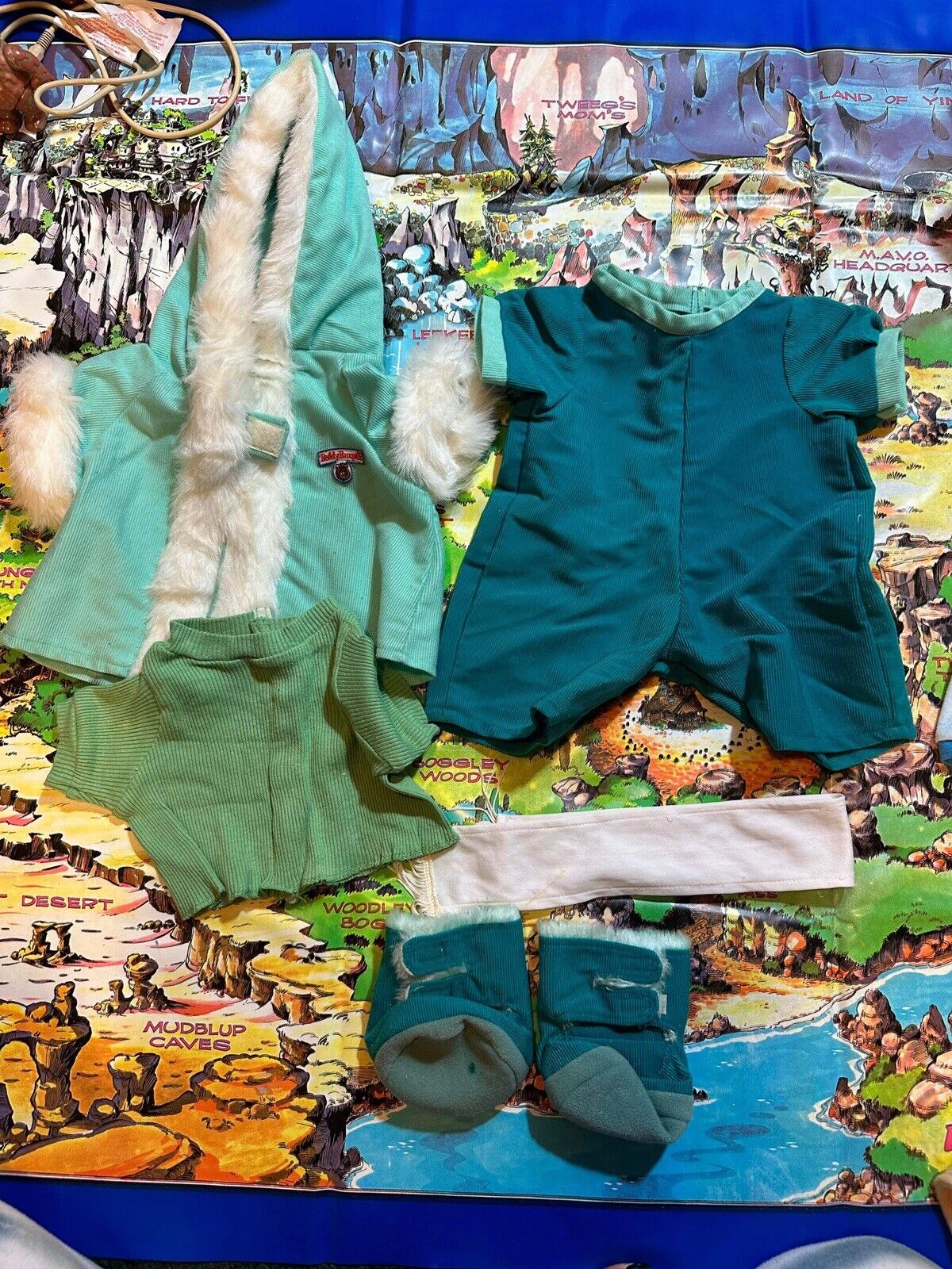 HUGE Original Teddy Ruxpin Lot Clothing, Tapes,Books,Figures & MORE! VCTY