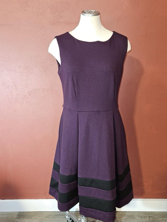 Women’s CALVIN KLEIN Burgundy with black Dress Size 6. New w/out tags. W/pockets